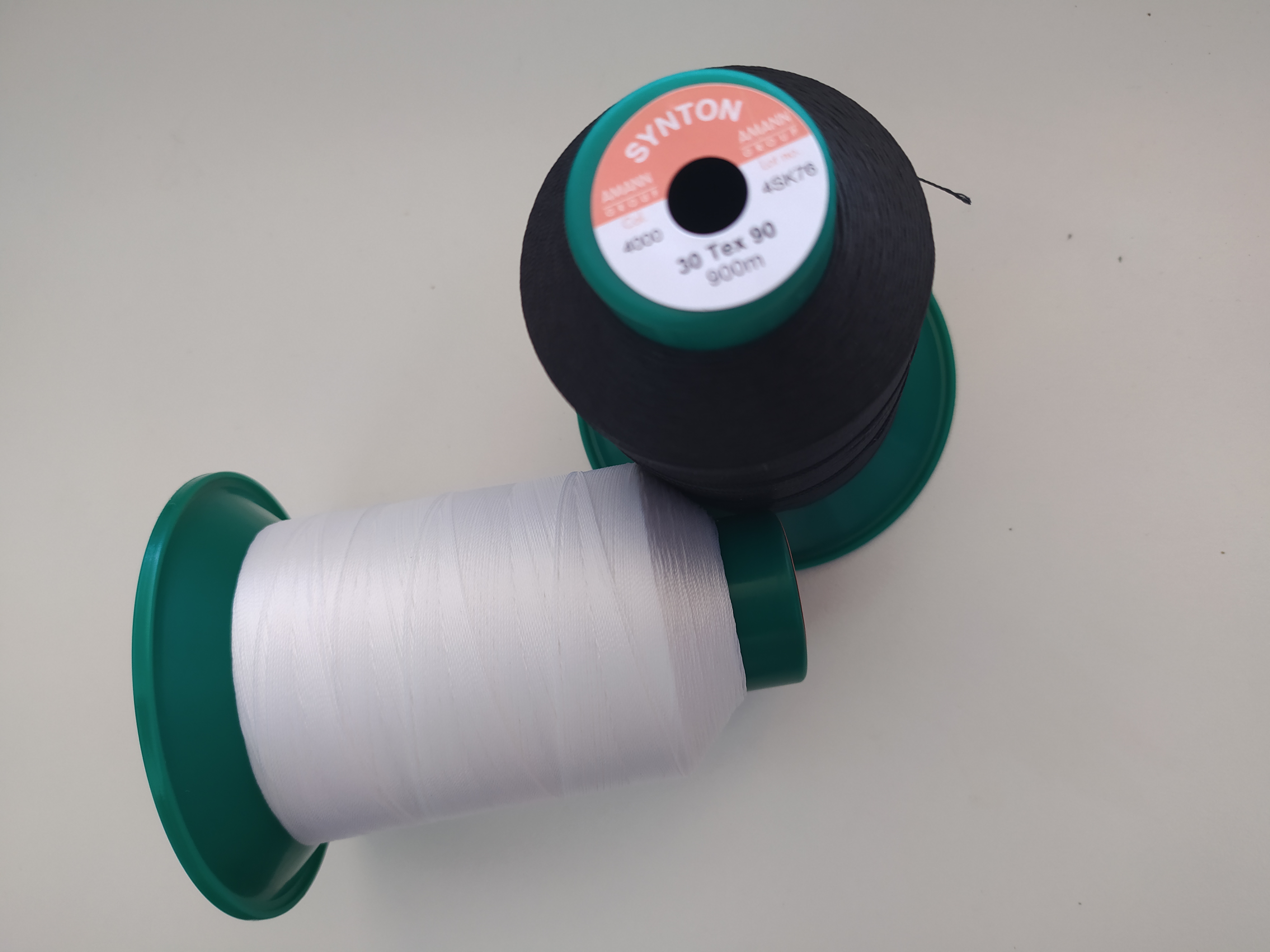 Nitě Synton 30  900 m bílé polyester