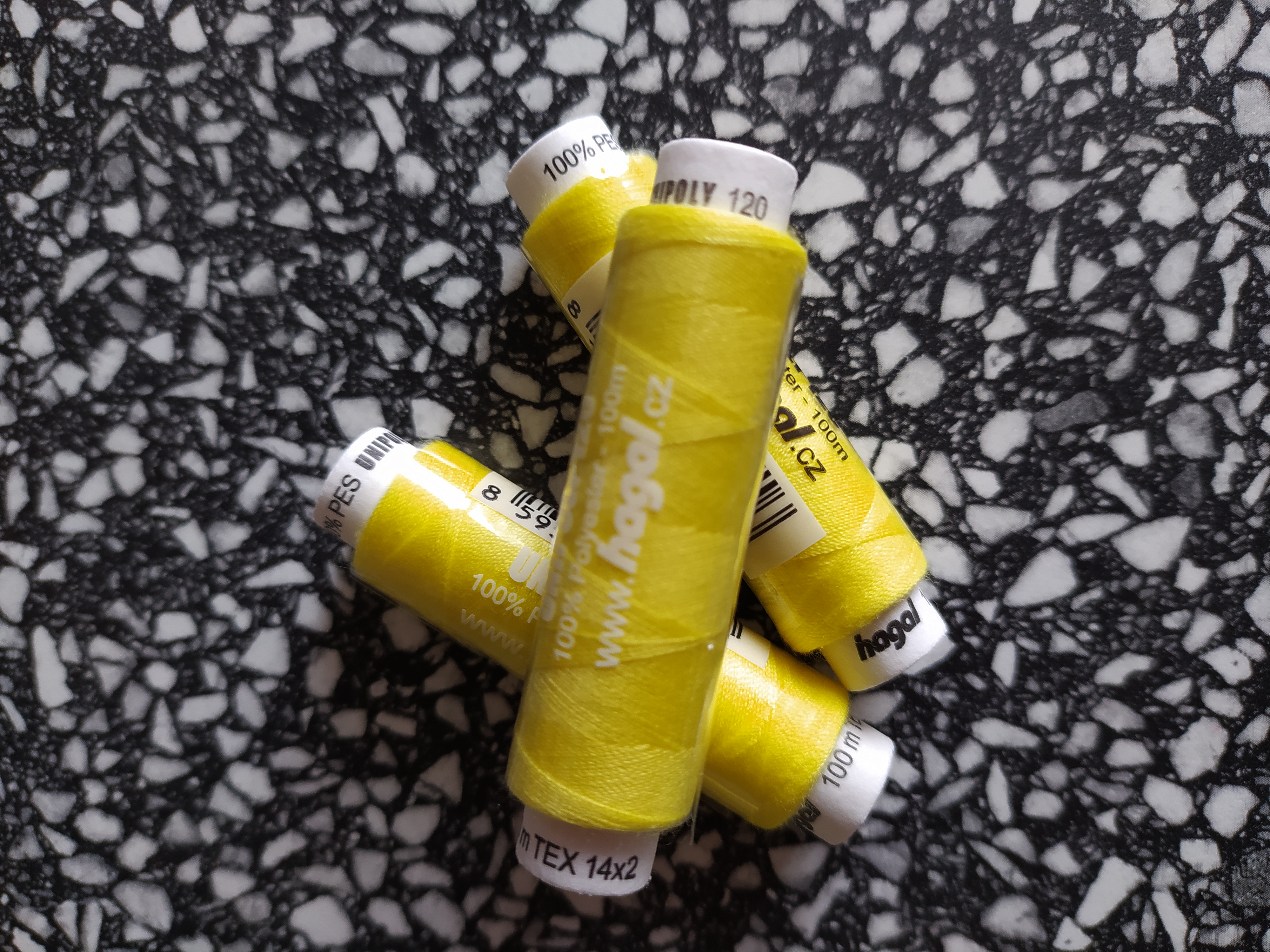 Nitě Unipoly 100 m žlutá 164