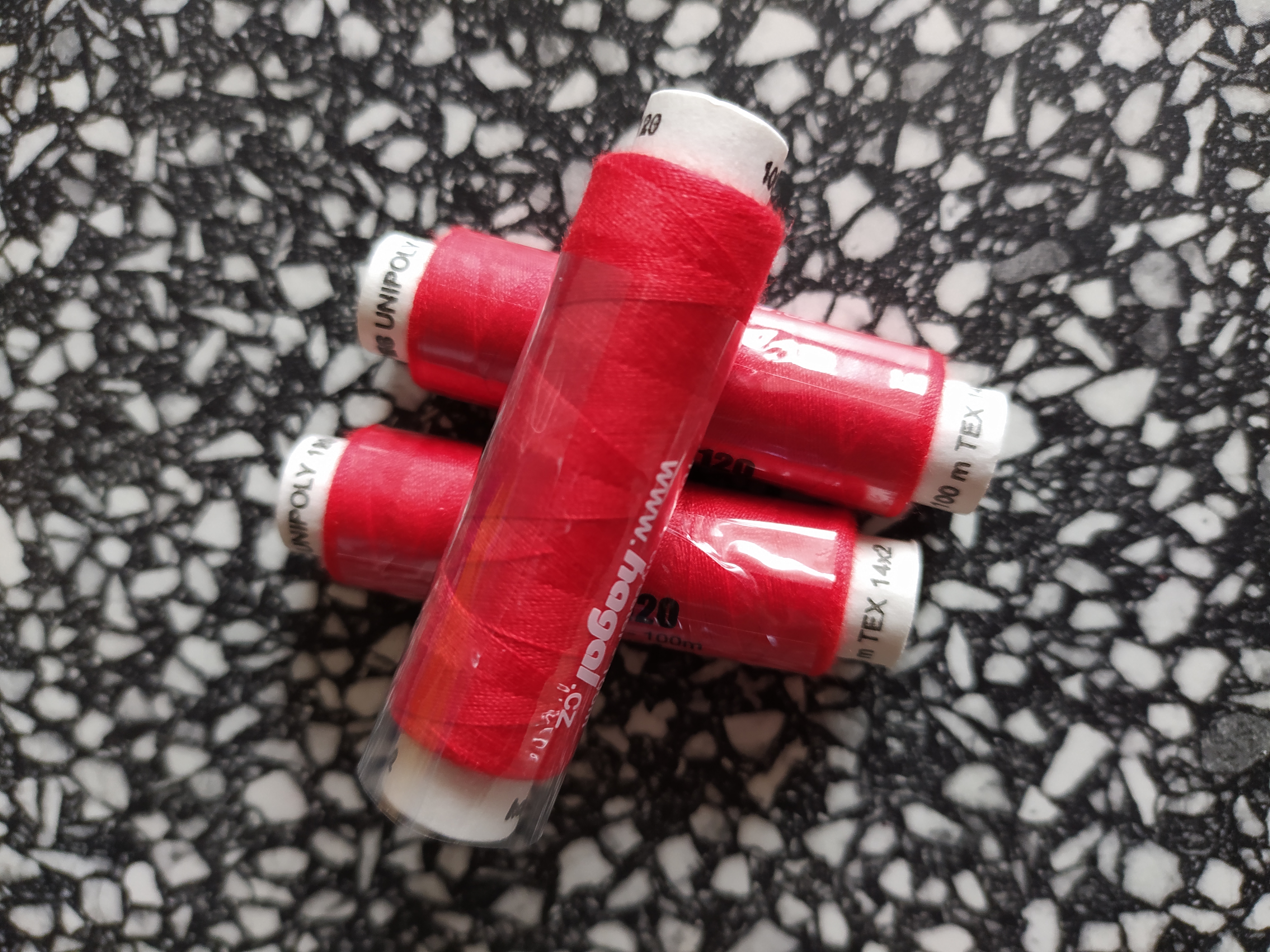 Nitě Unipoly 100 m žlutočervená 327