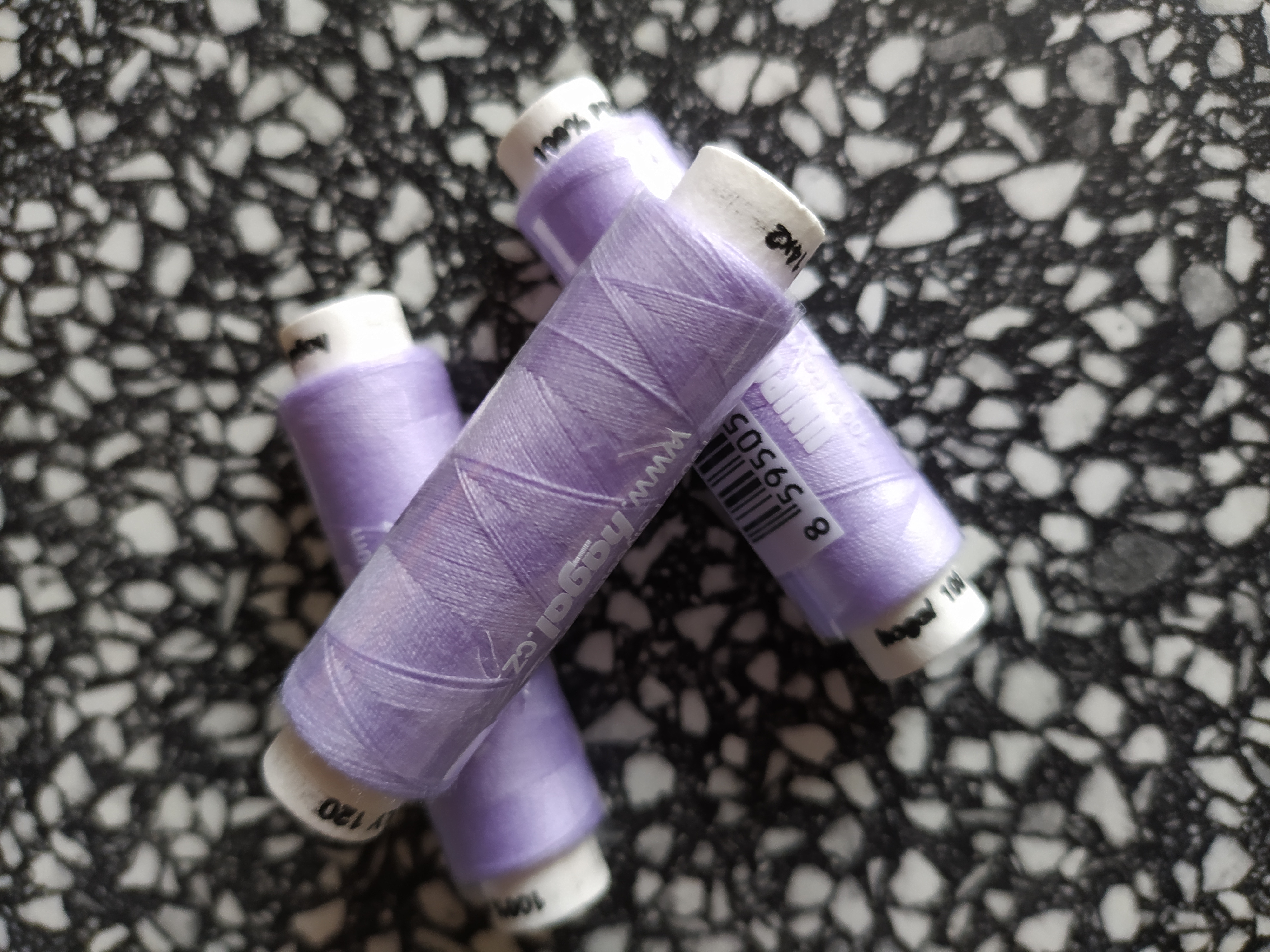 Nitě Unipoly 100 m ledově fialová 452