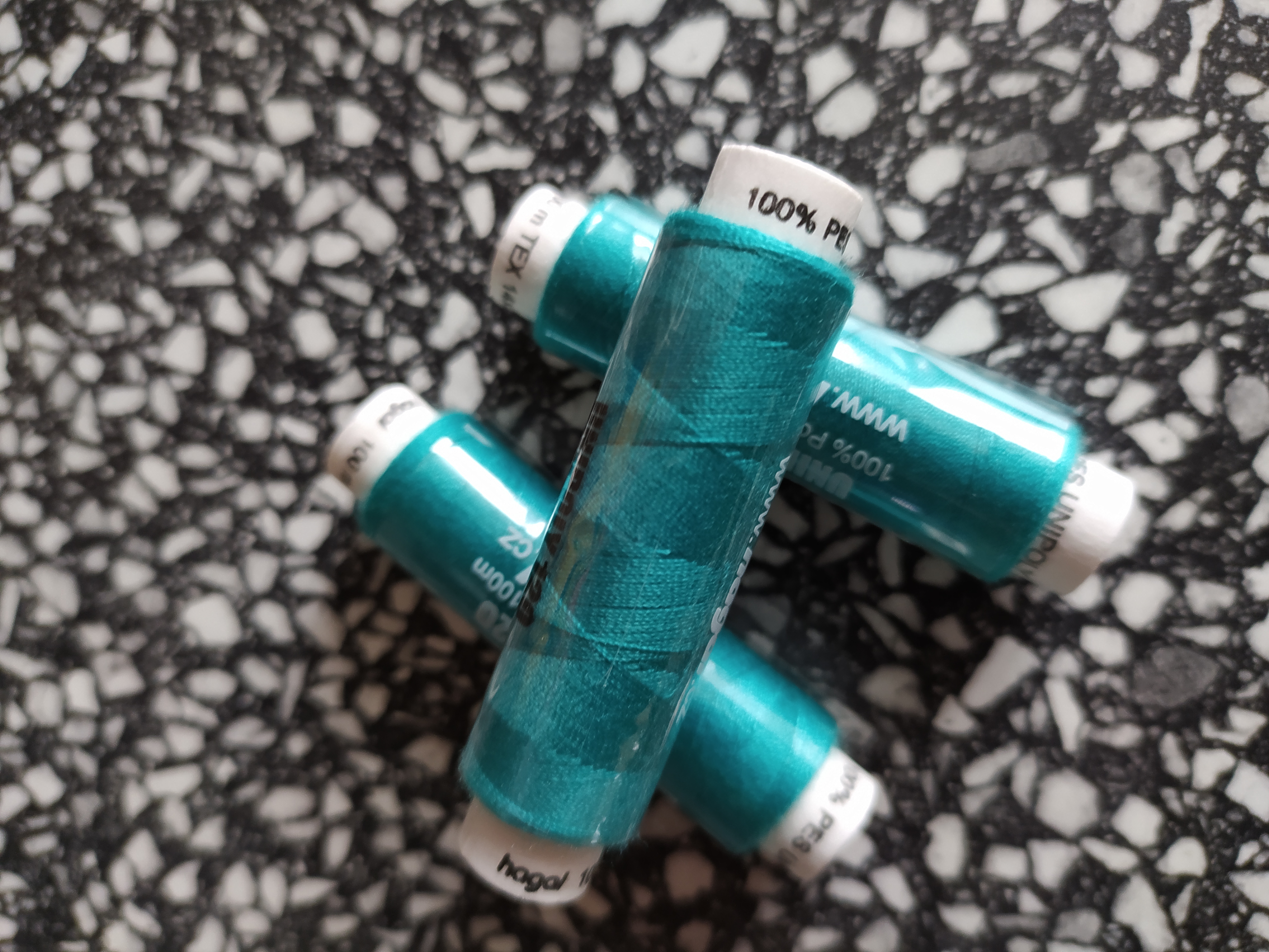 Nitě Unipoly 100 m paví zeleň 626