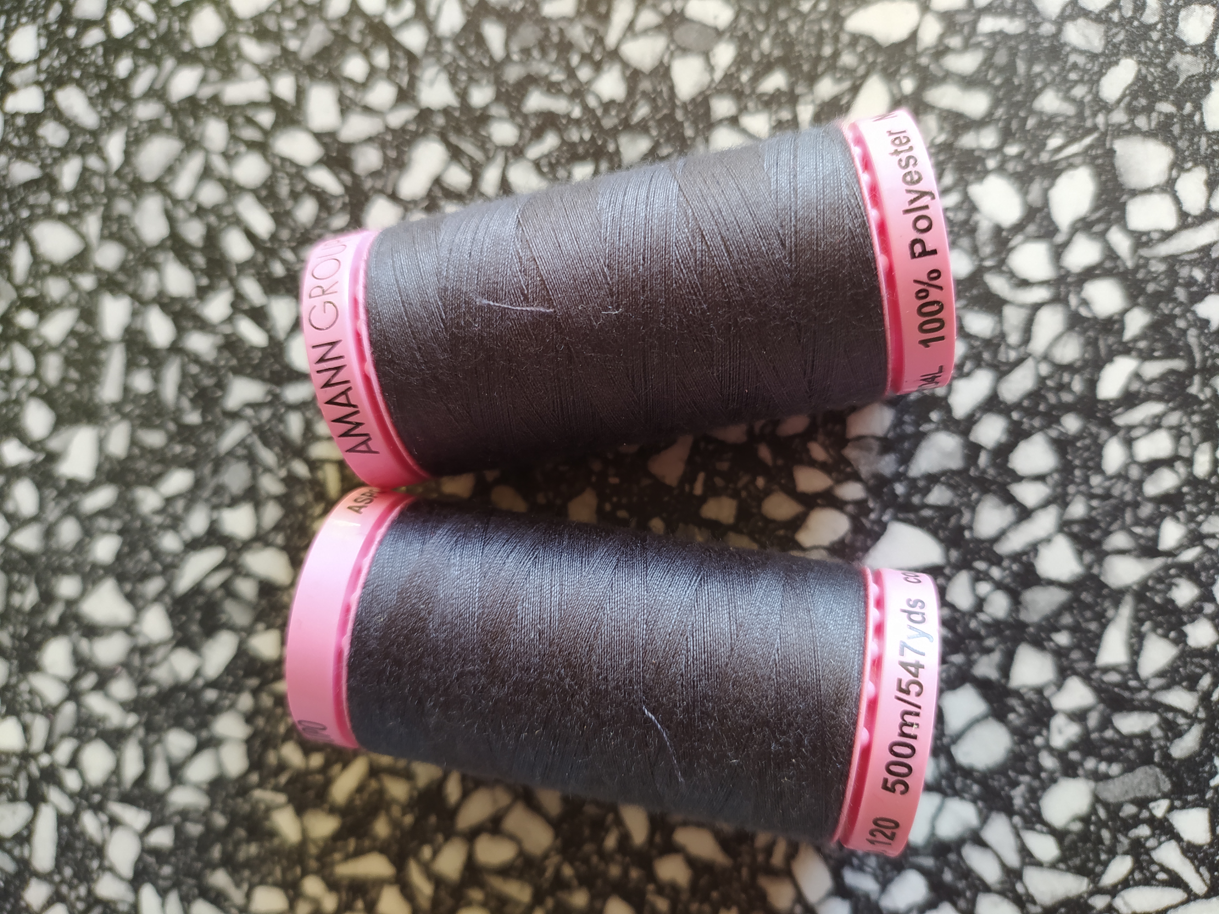 Nitě univerzální ASPO 500 m temně šedá 348