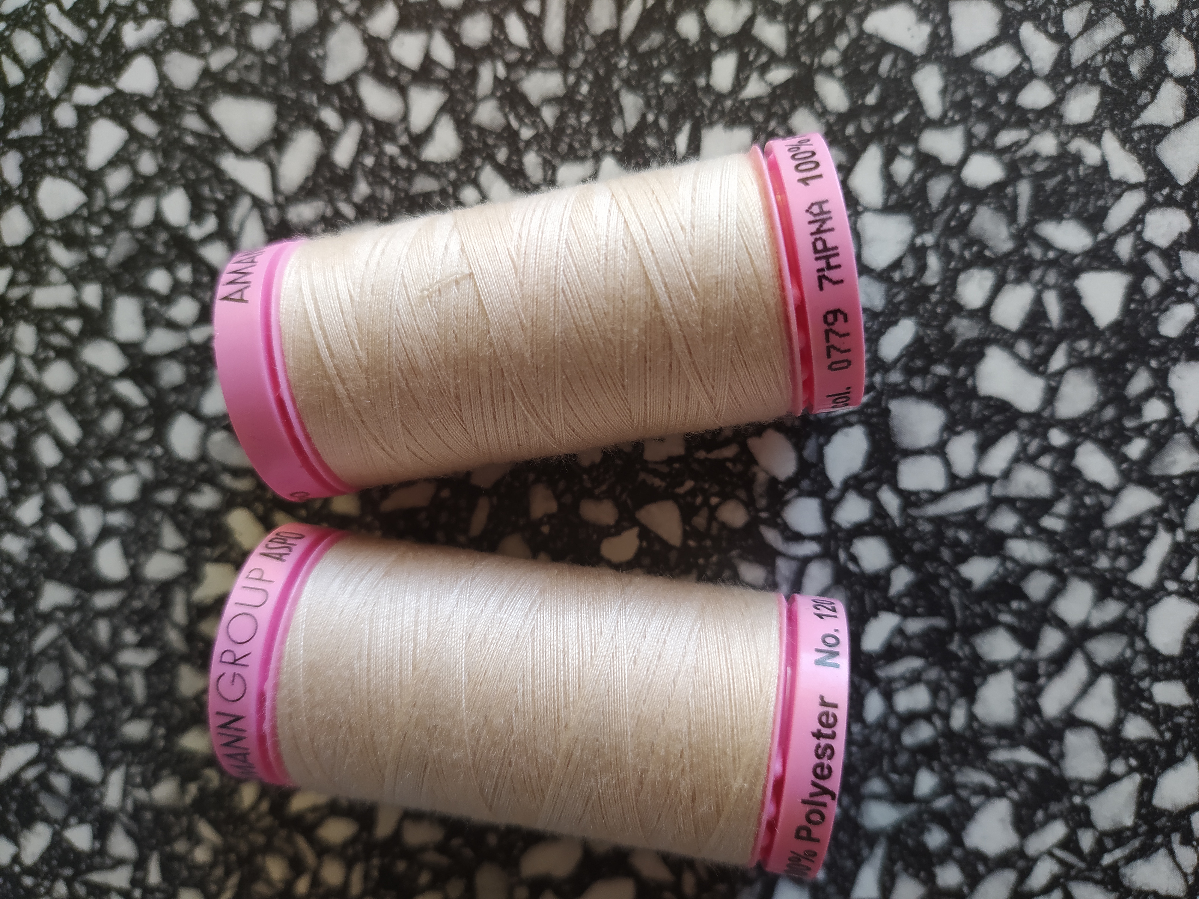 Nitě univerzální ASPO 500 m ecru 779