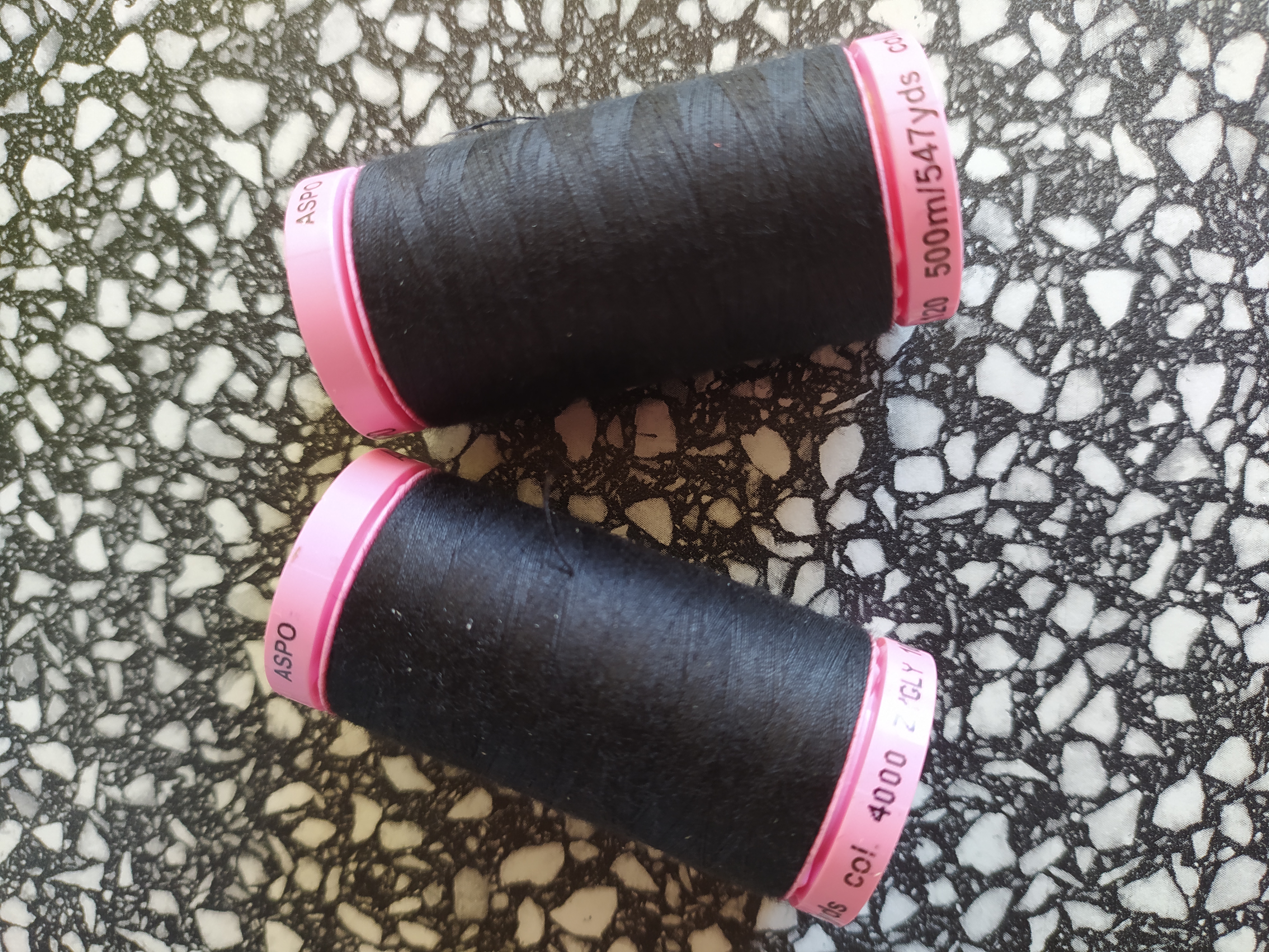 Nitě univerzální ASPO 500 m černá 4000