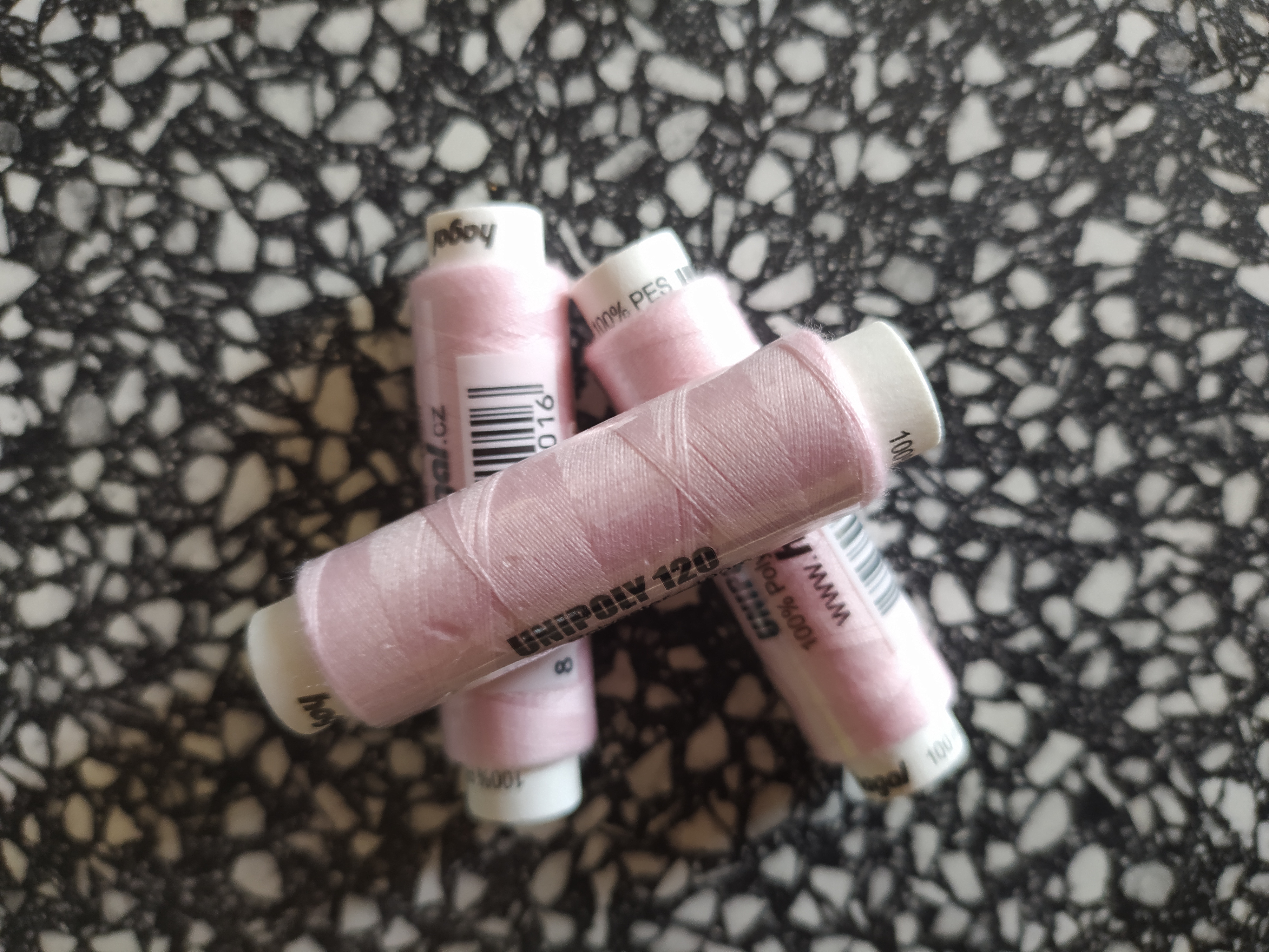 Nitě Unipoly 120 14x2 100 m bledě růžová 370