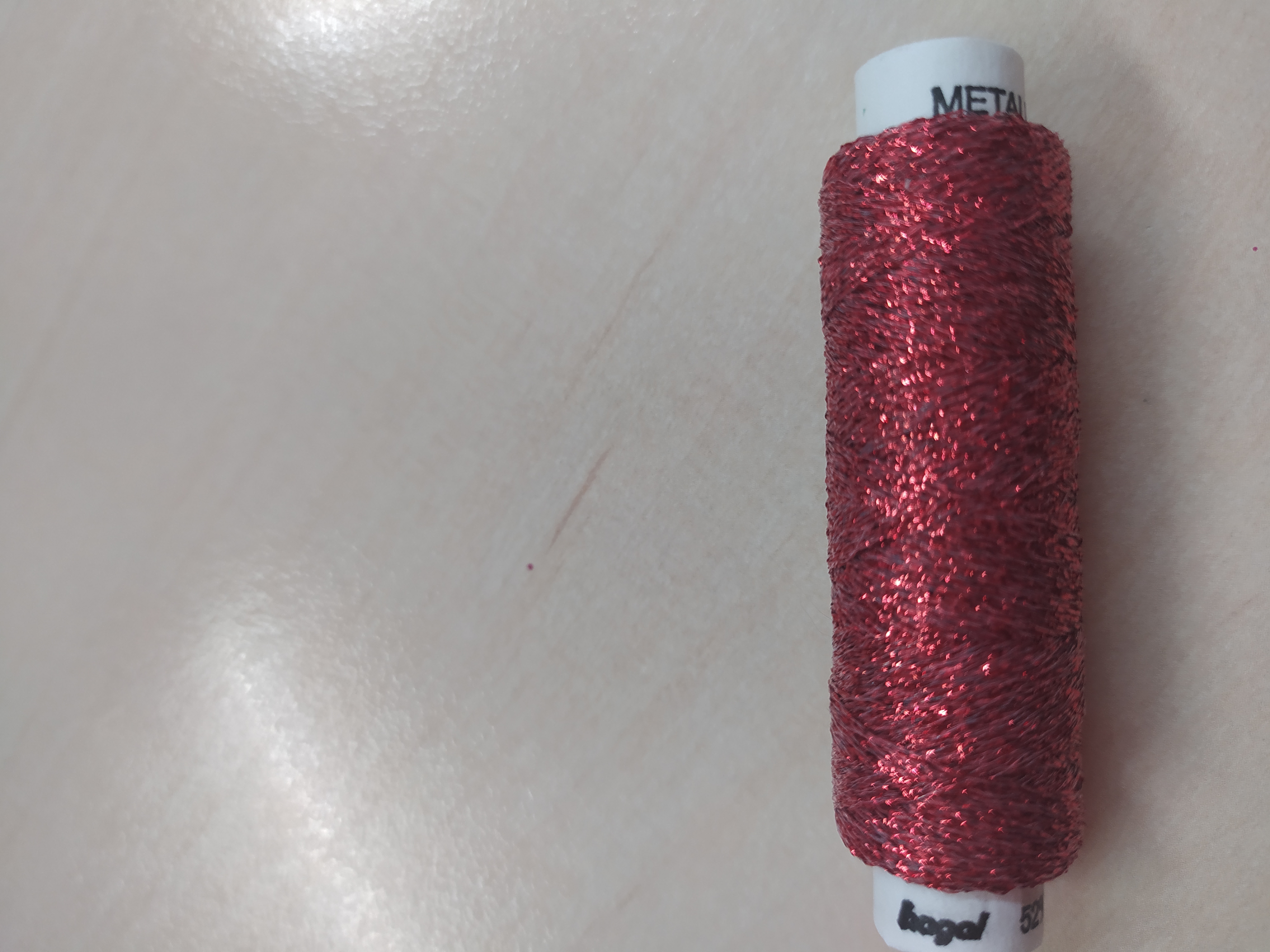 Efektní příze nitě Metalux 100 m červená