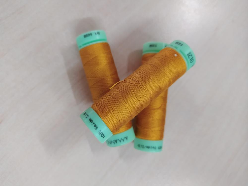 Hedvábná nit Amanda 50 m oranžová 121