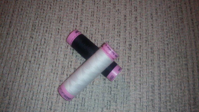 Nitě univerzální PES 100 m bílá 2000