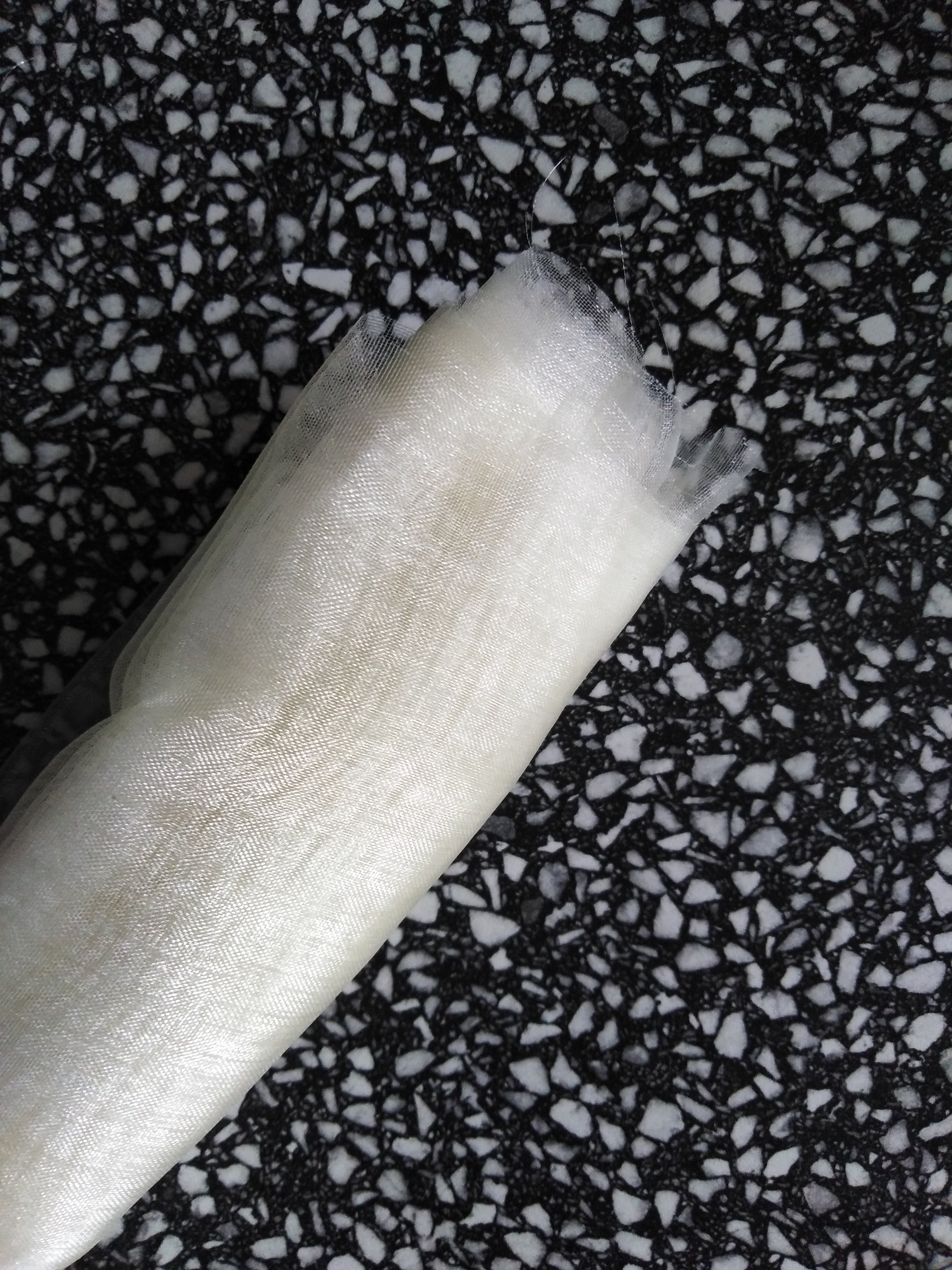 Organza řezaná šíře 16 cm smetanová