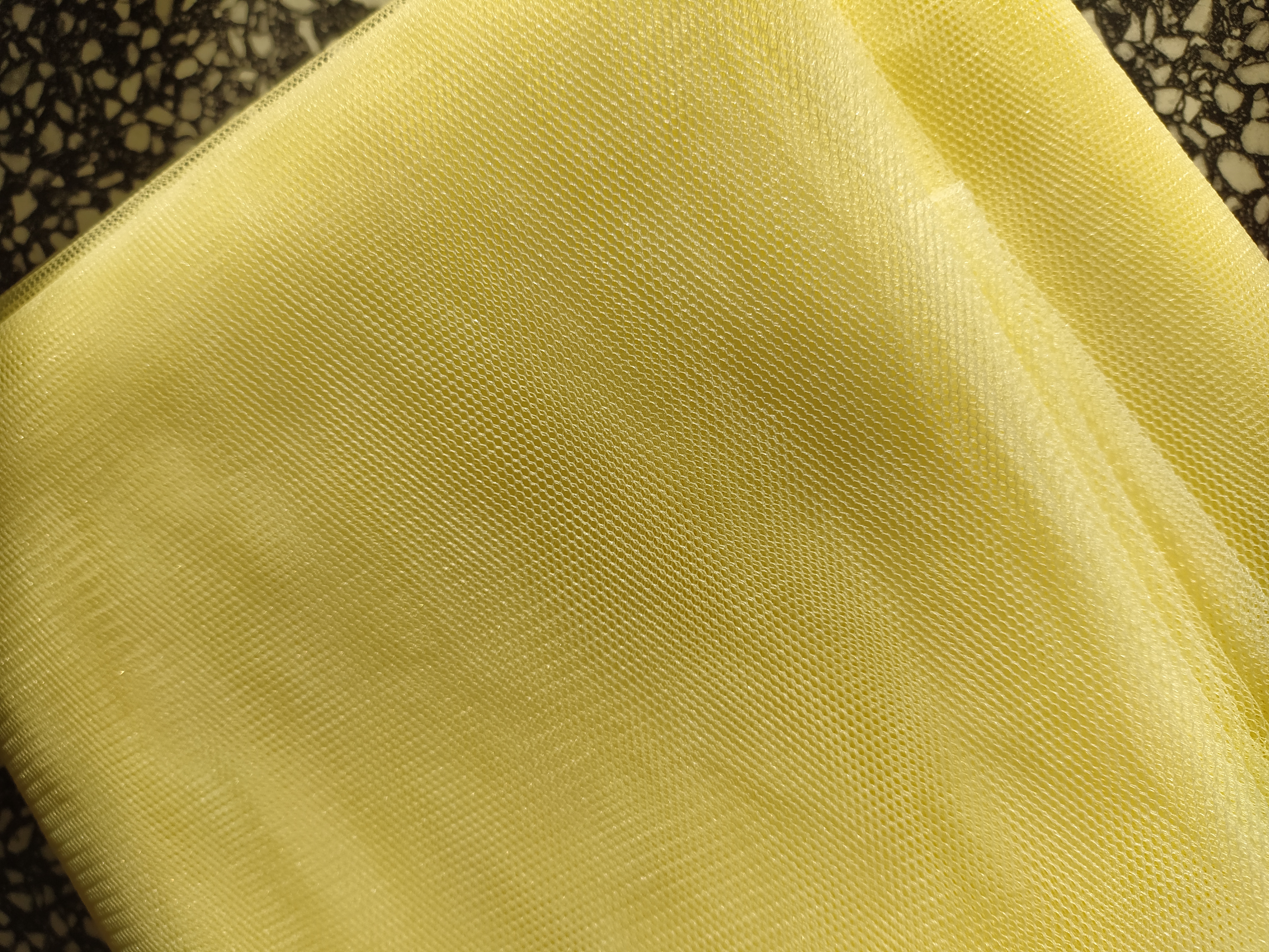 Tyl pletený PAD š. 160 cm x 0,5 m světle žlutý