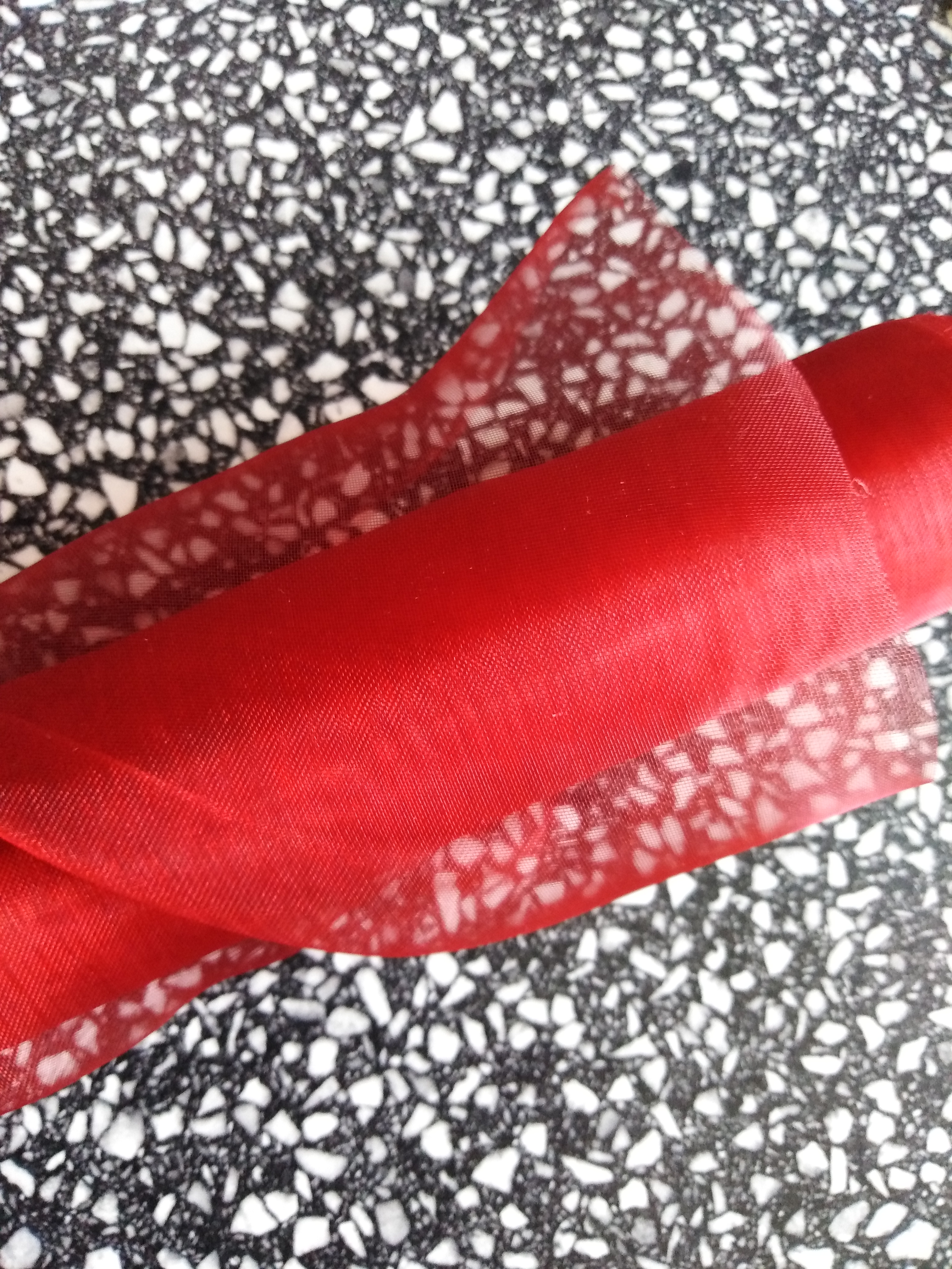 Organza řezaná šíře 16 cm červená