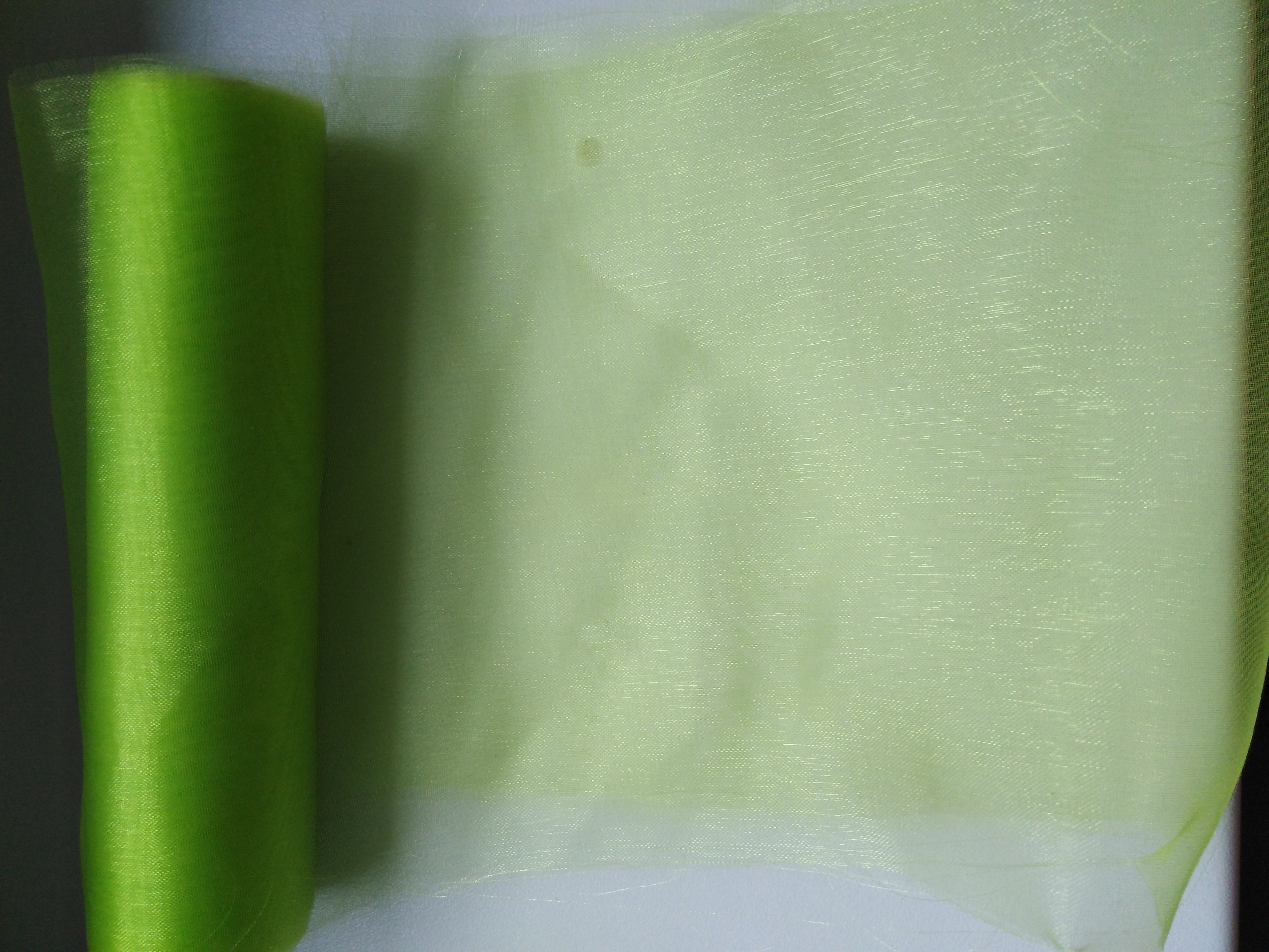 Organza řezaná šíře 16 cm krémová zeleň