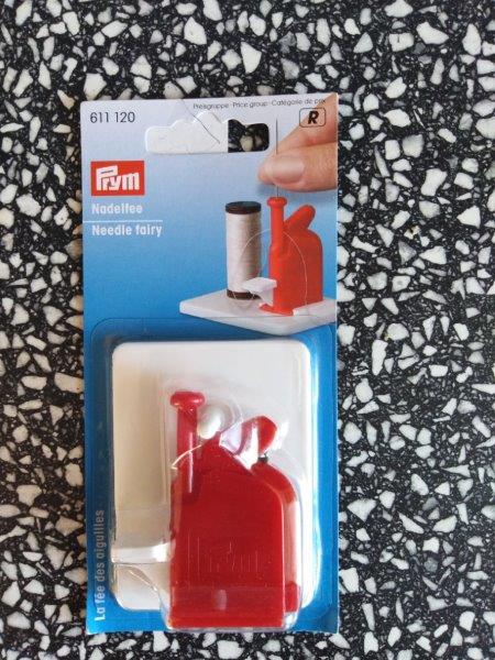 Mechanický navlékač jehel