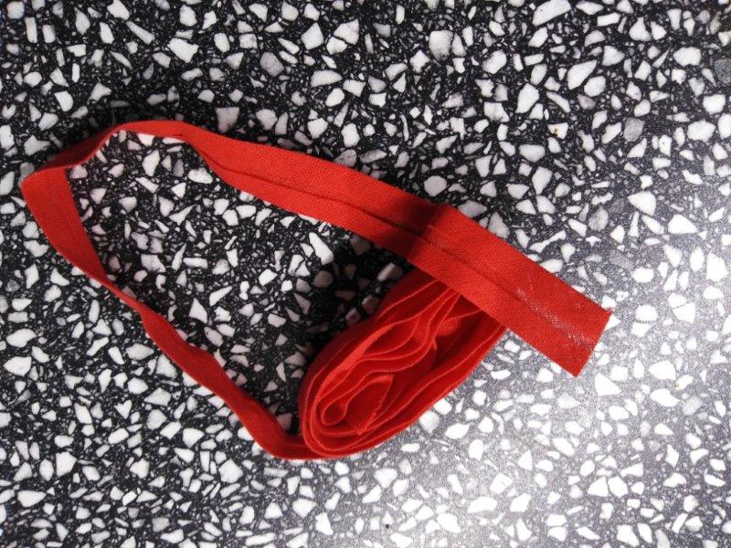 Šikmý proužek 25 mm bavlněný založený červený