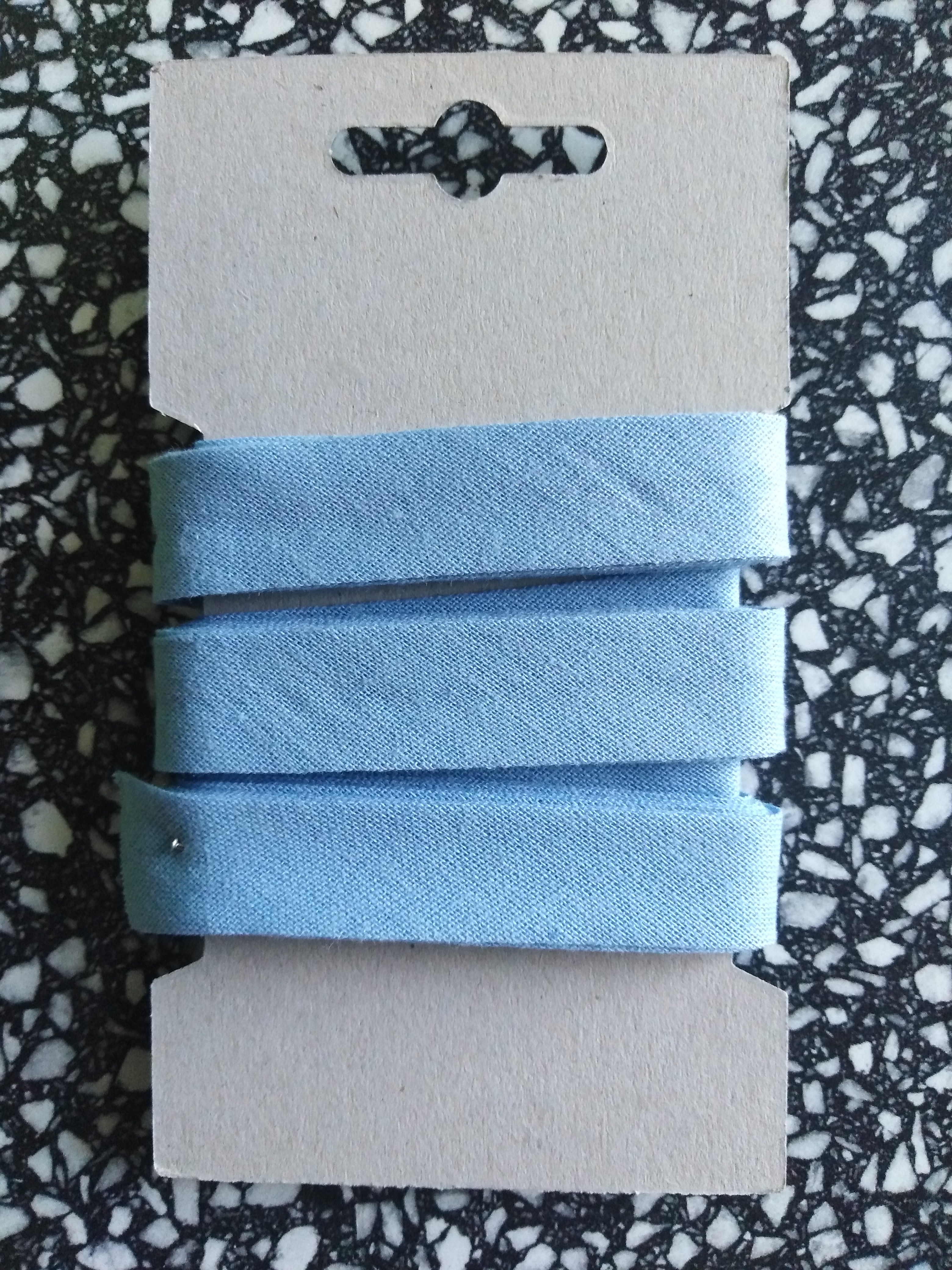 Šikmý proužek 14 mm bavlněný založený světle modrý