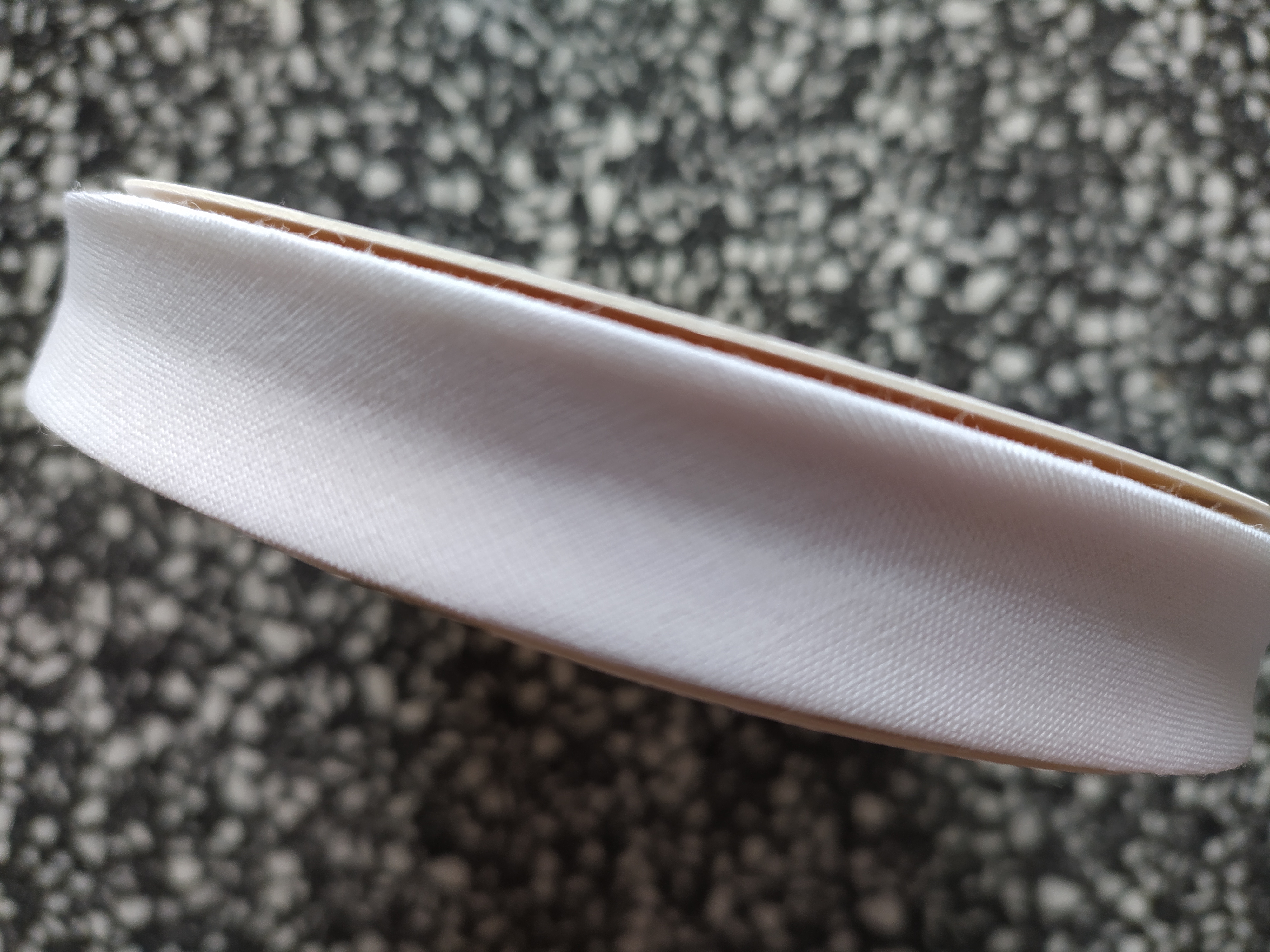 Šikmý proužek 18 mm bavlněný bílý