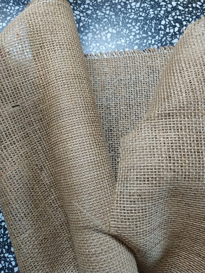 Jutová tkanina šíře 30 cm přírodní