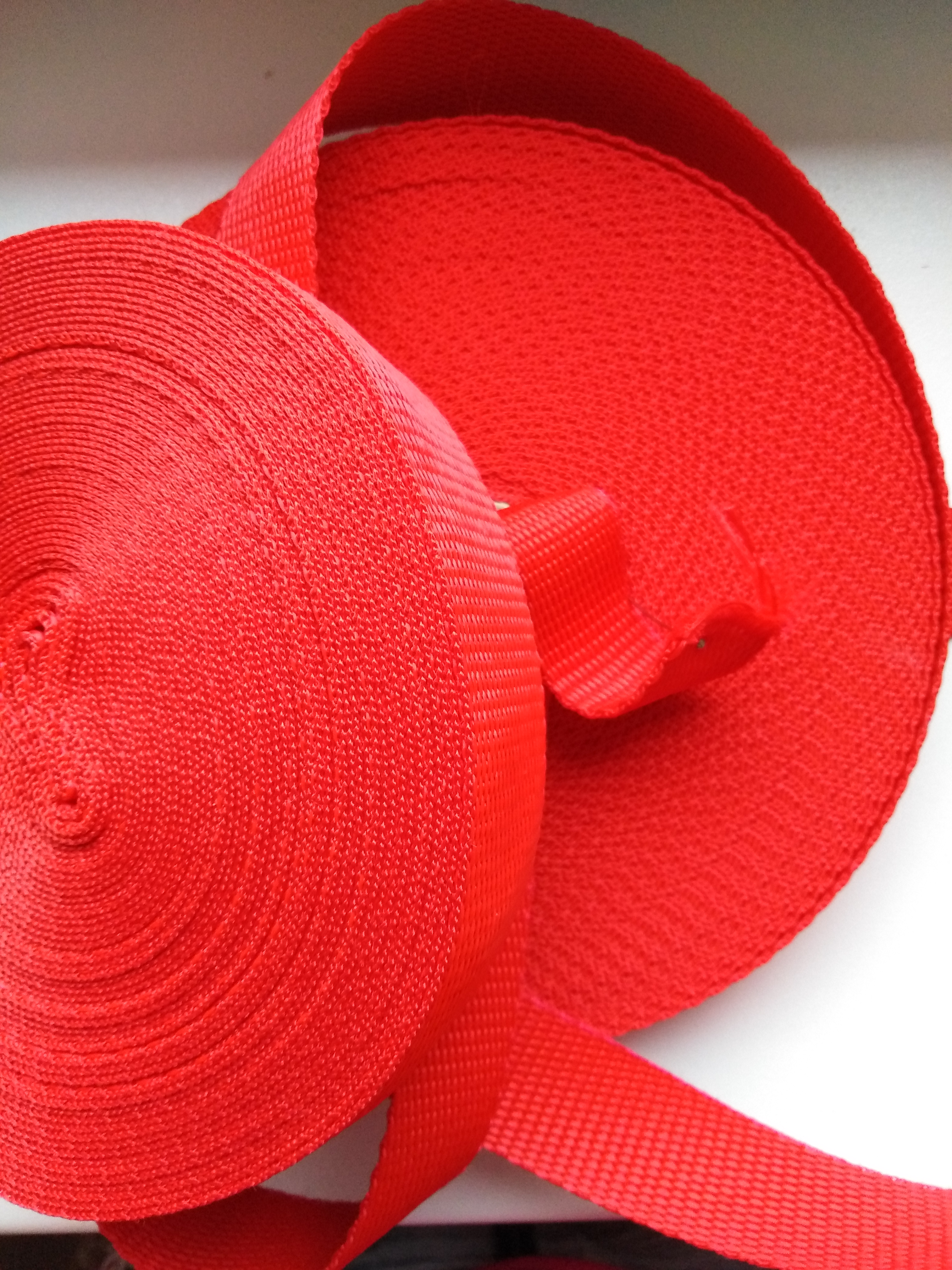 Popruh polypropylenový 30 mm červený