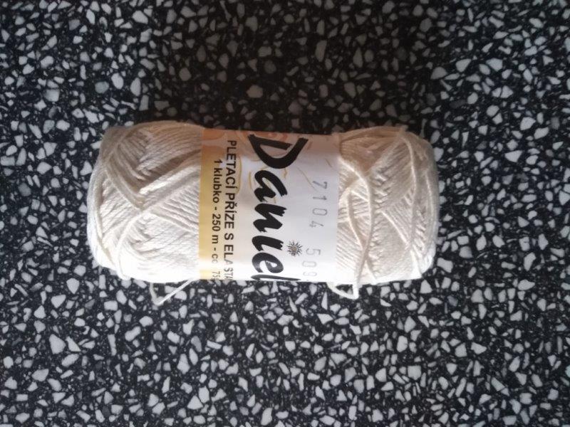 Příze Daniela světle krémová 7104