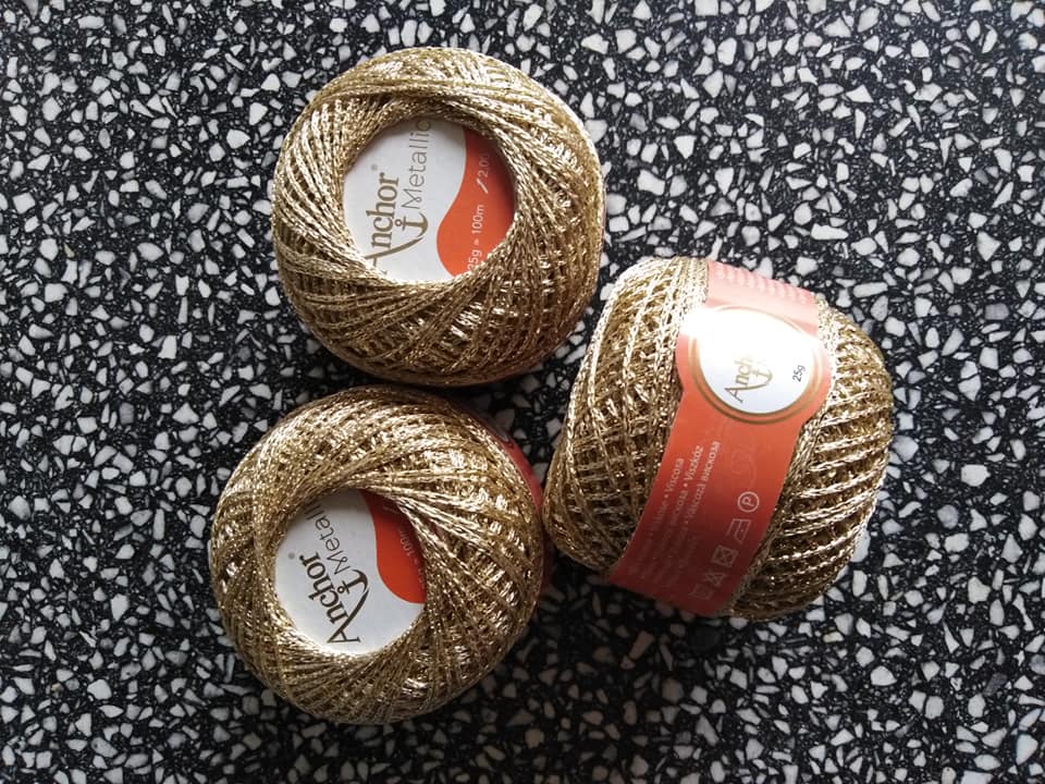 Příze Anchor Artiste středně zlatá 303