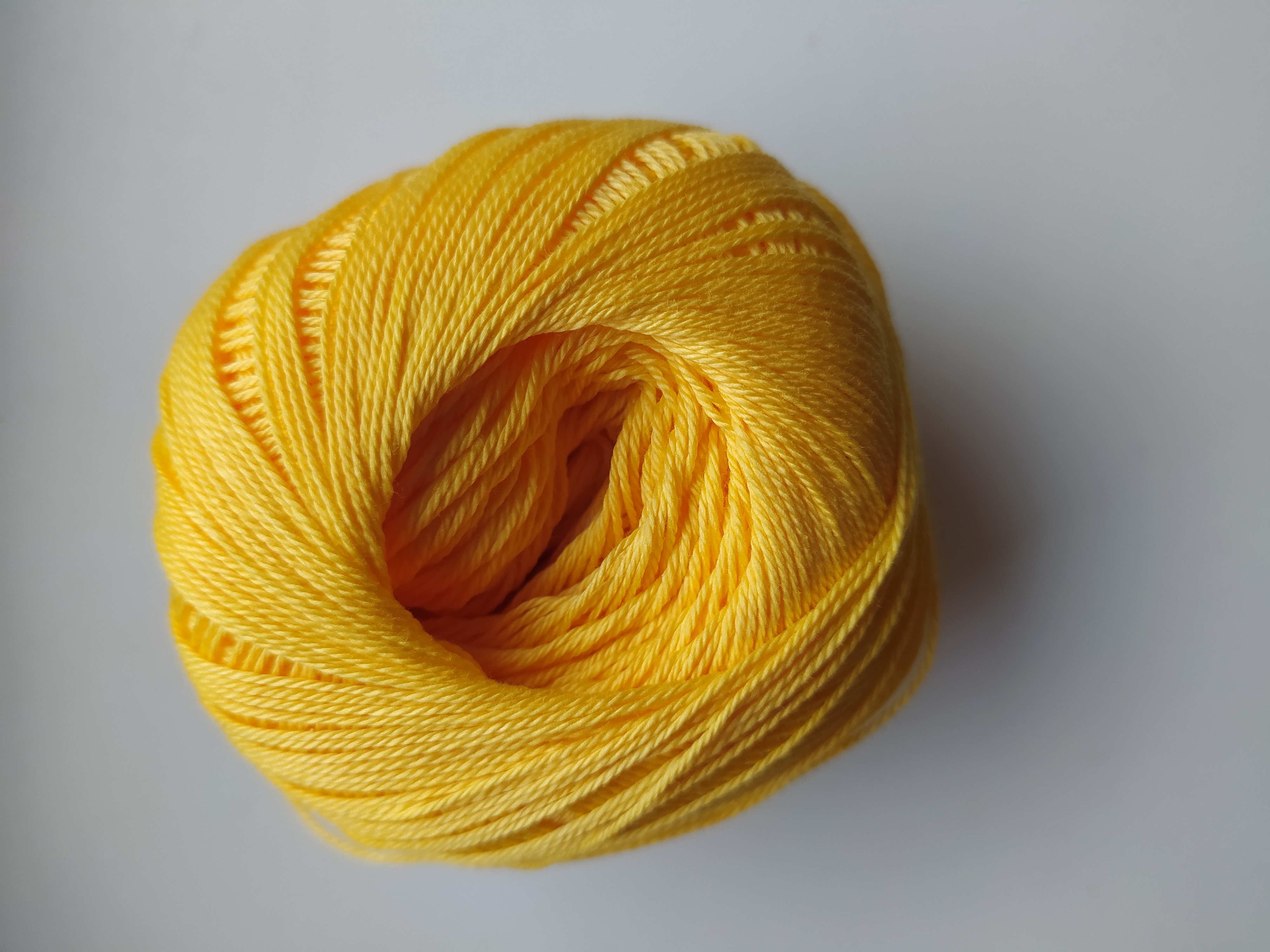 Příze Sněhurka sytě žlutá 1164