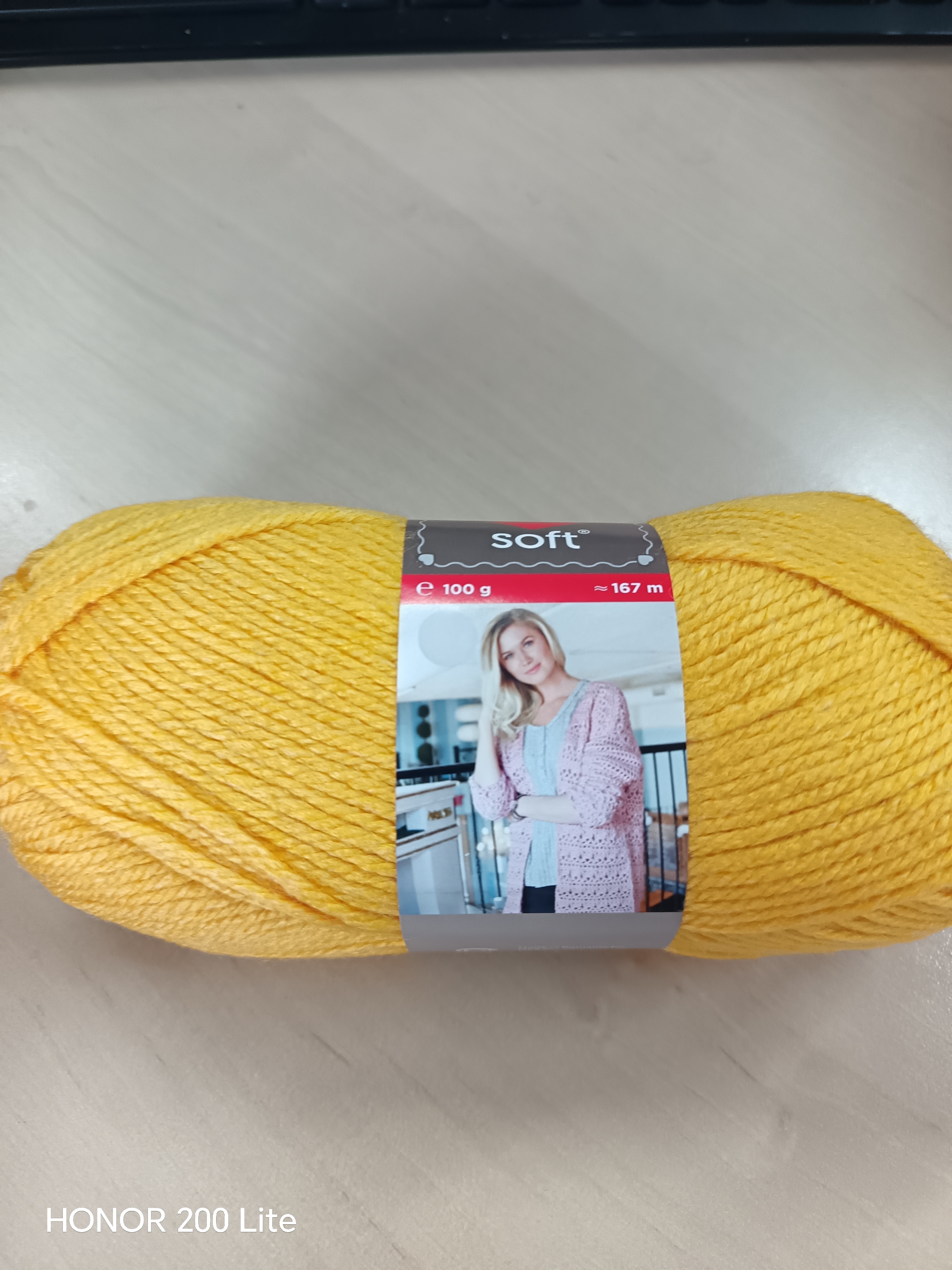 Příze Red Heart Soft žlutá 8217