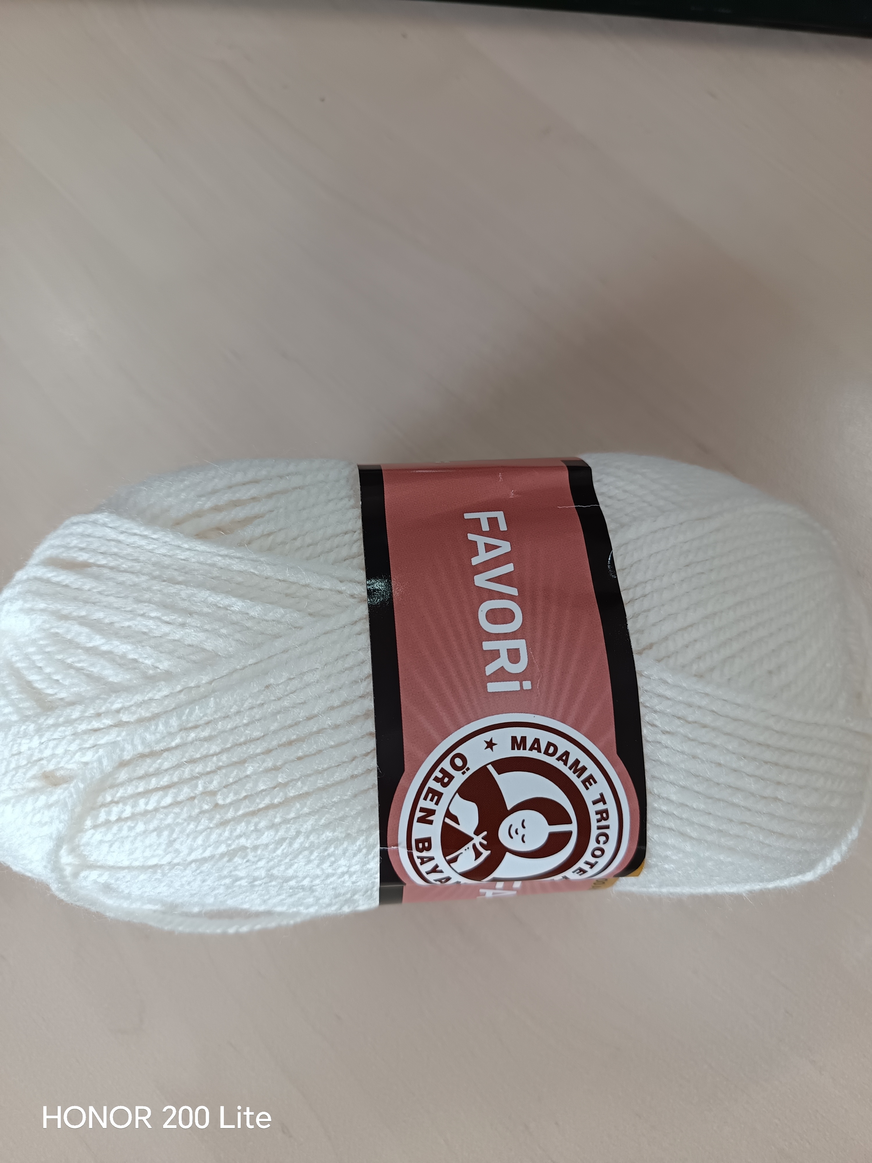 Příze FAVORI smetanová 004