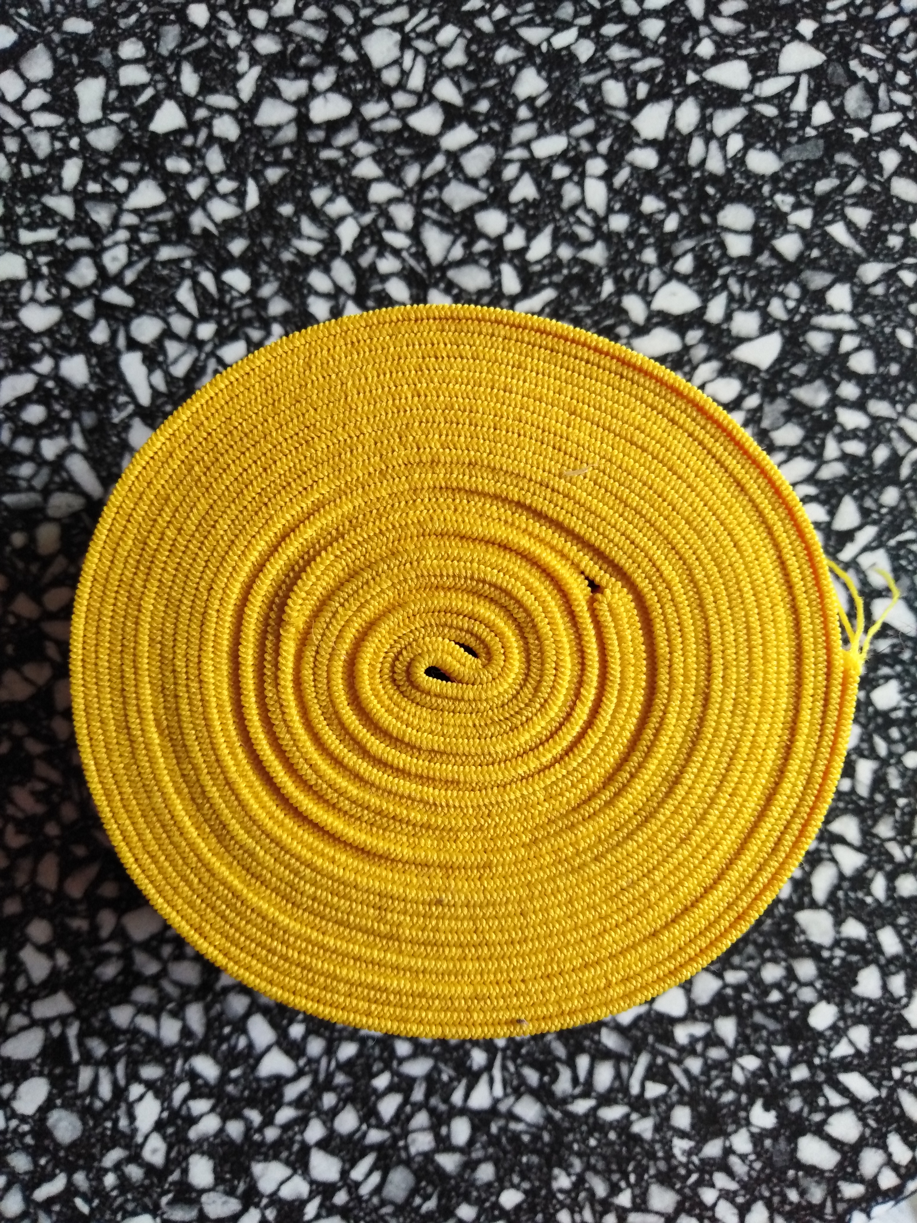 Pruženka plochá 50 mm kanárkově žlutá