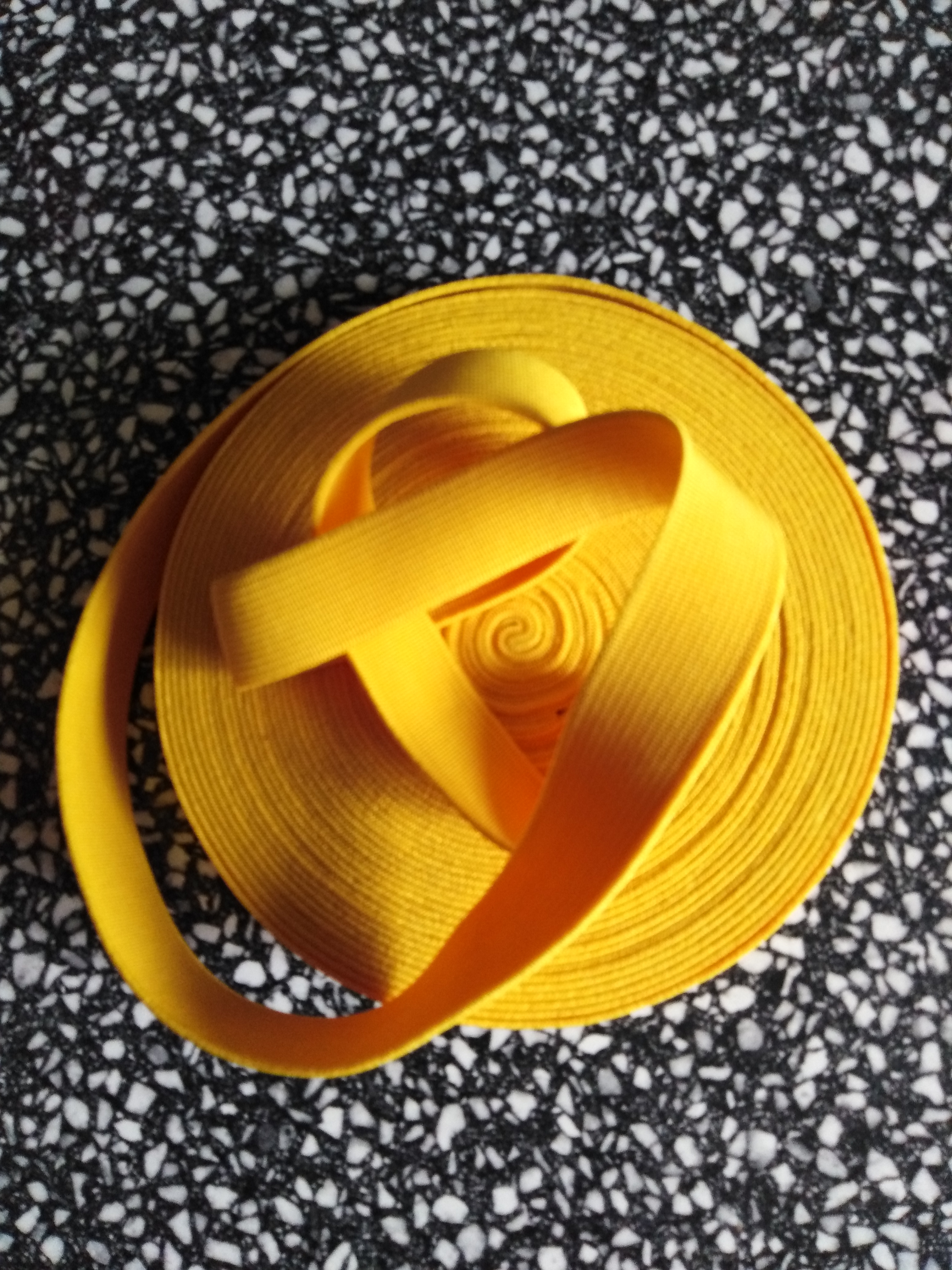 Pruženka plochá 21 mm kanárkově žlutá