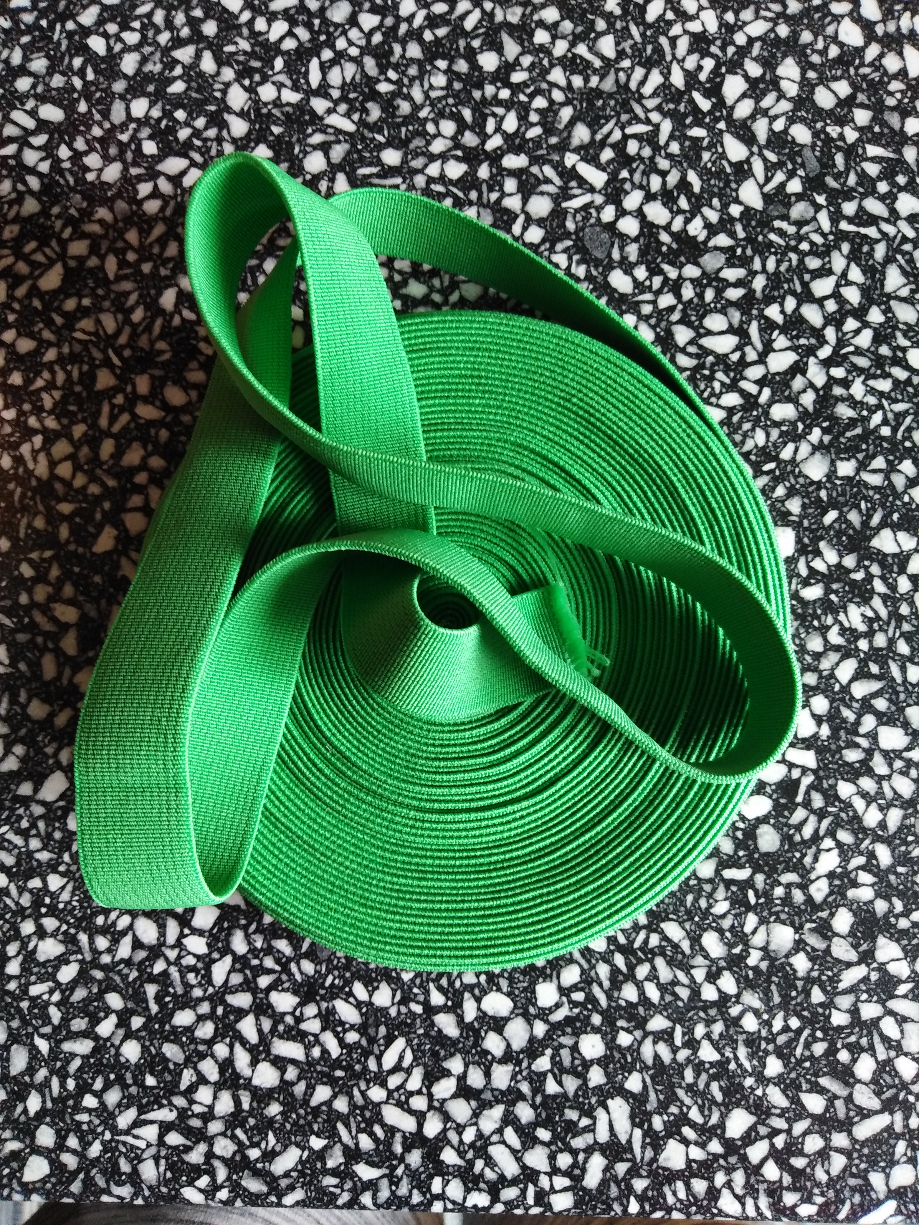 Pruženka plochá 21 mm světle zelená