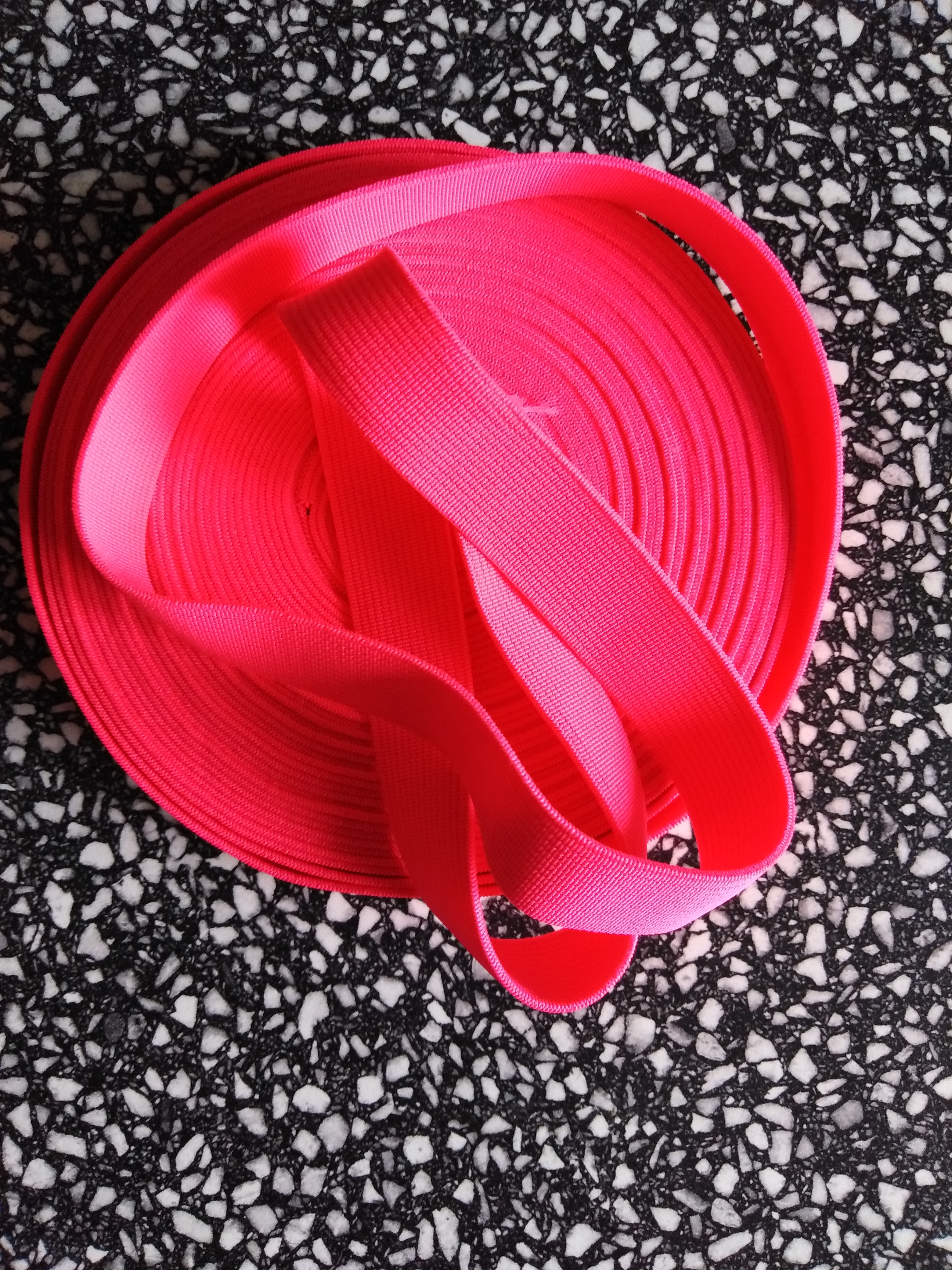 Pruženka plochá 21 mm reflexní růžová