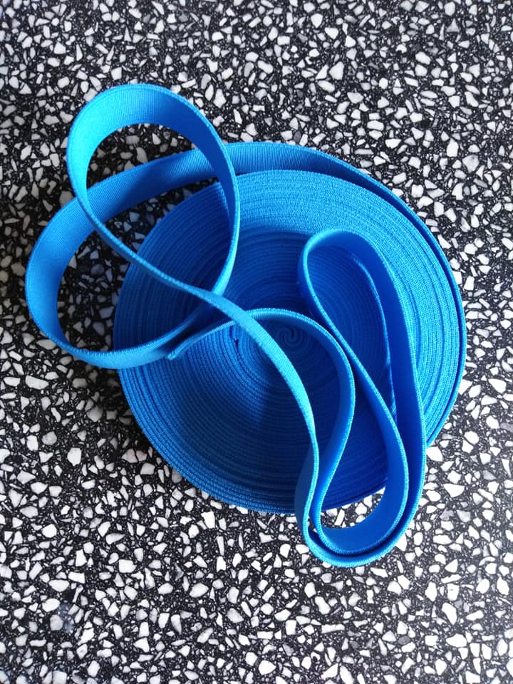 Pruženka plochá 21 mm světle modrá