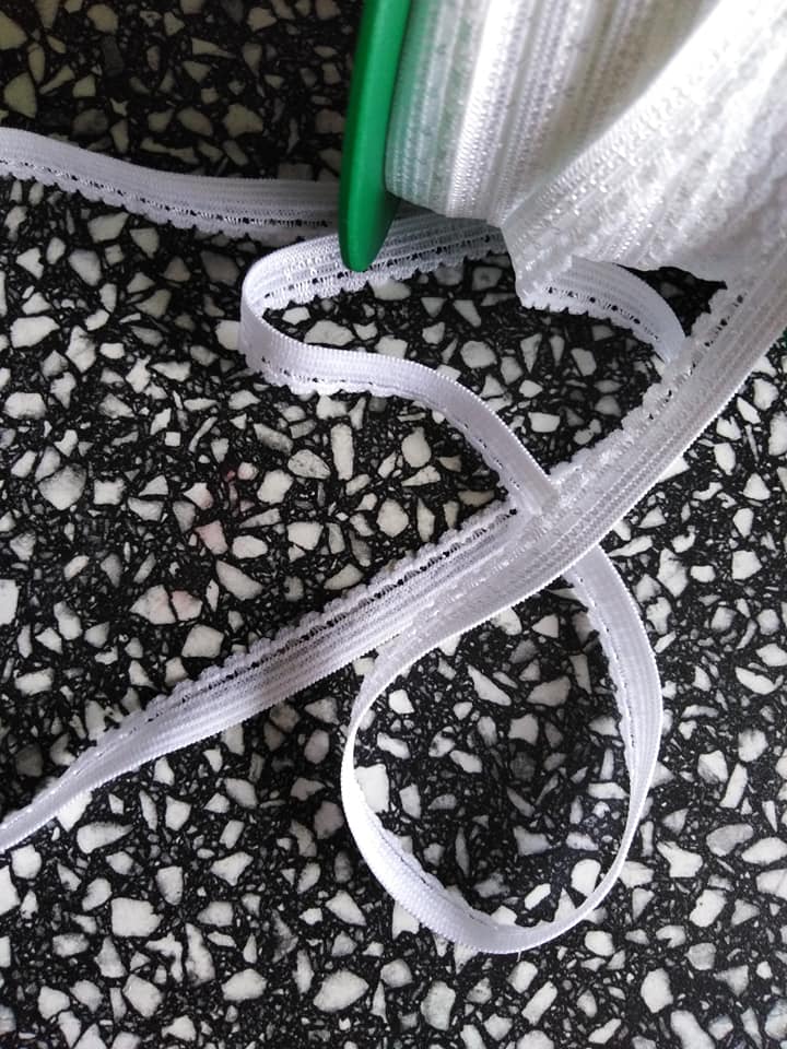 Pruženka prádlová 9 mm bílá