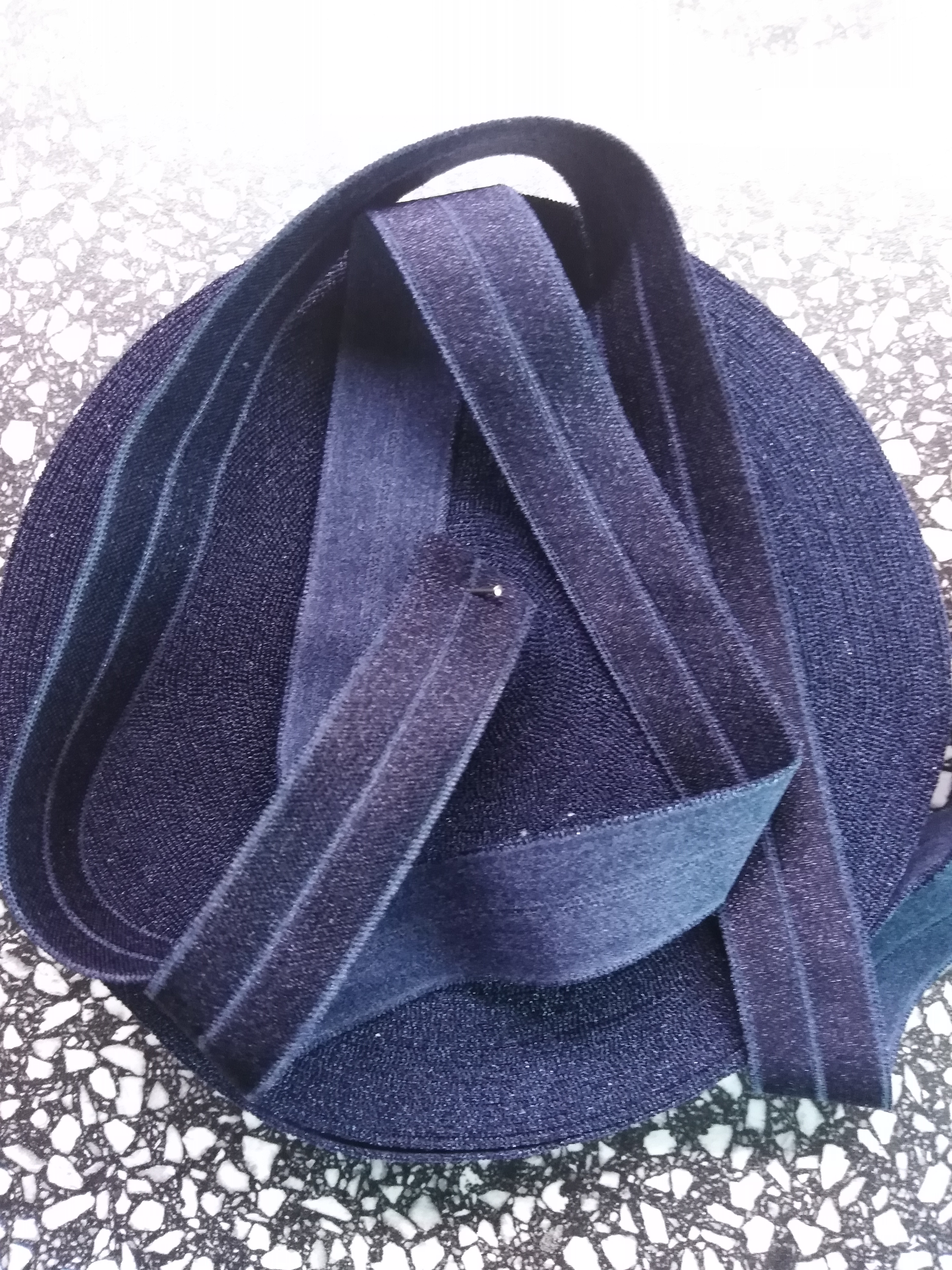 Pruženka lemovací půlená 19 mm tmavě modrá