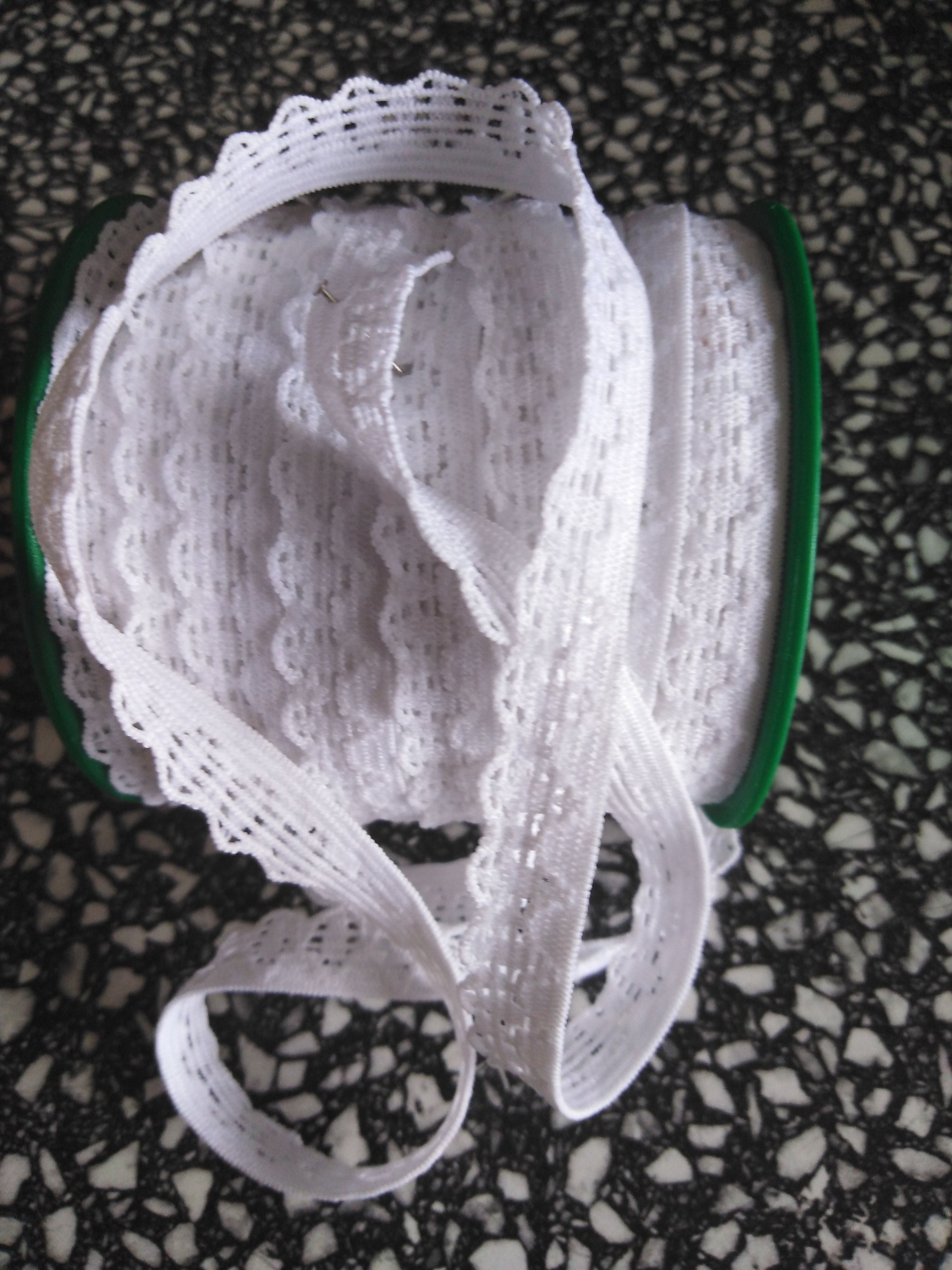 Pruženka prádlová 10 mm bílá