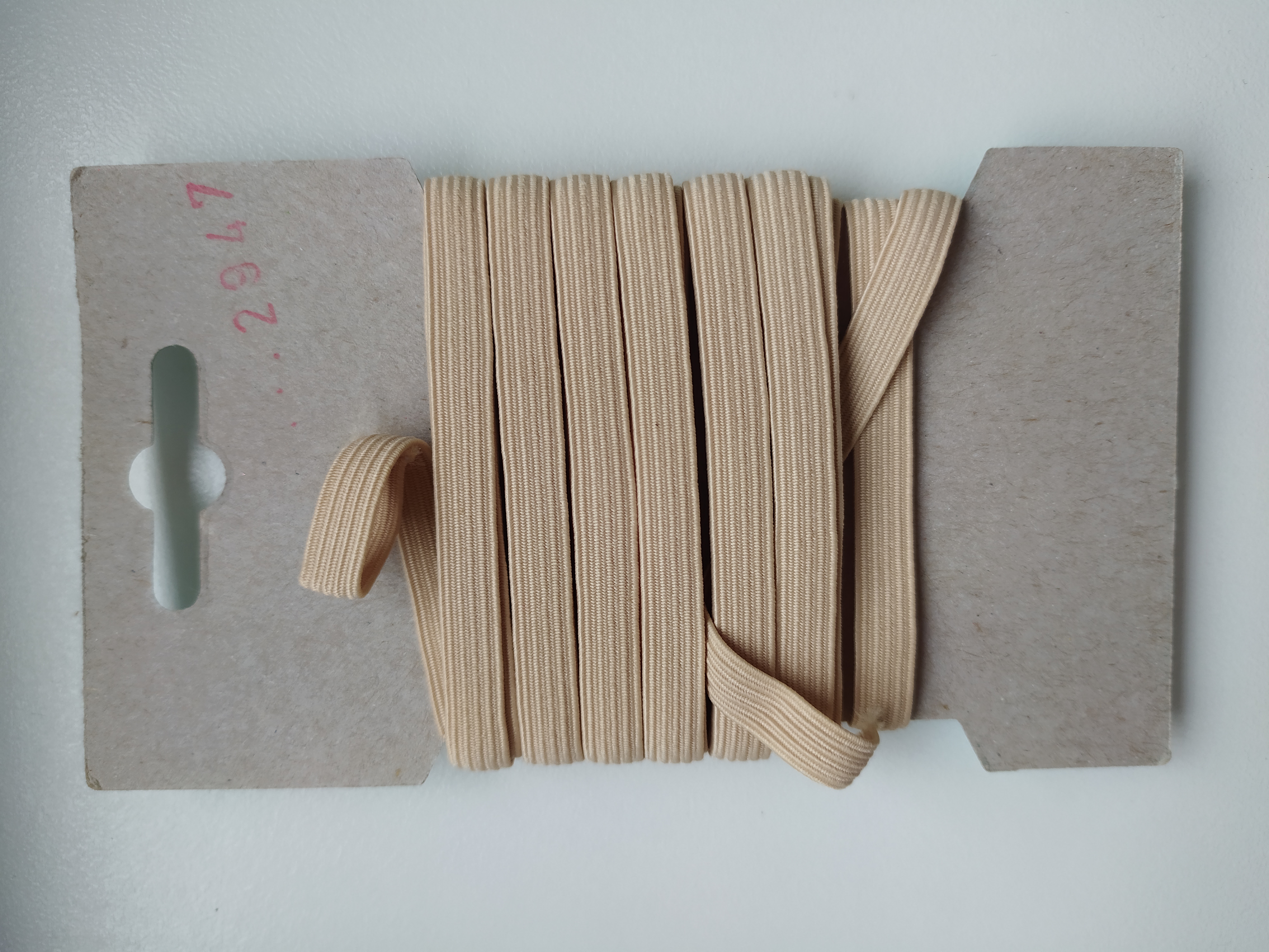 Pruženka 6,6 mm - karta 5 m béžová