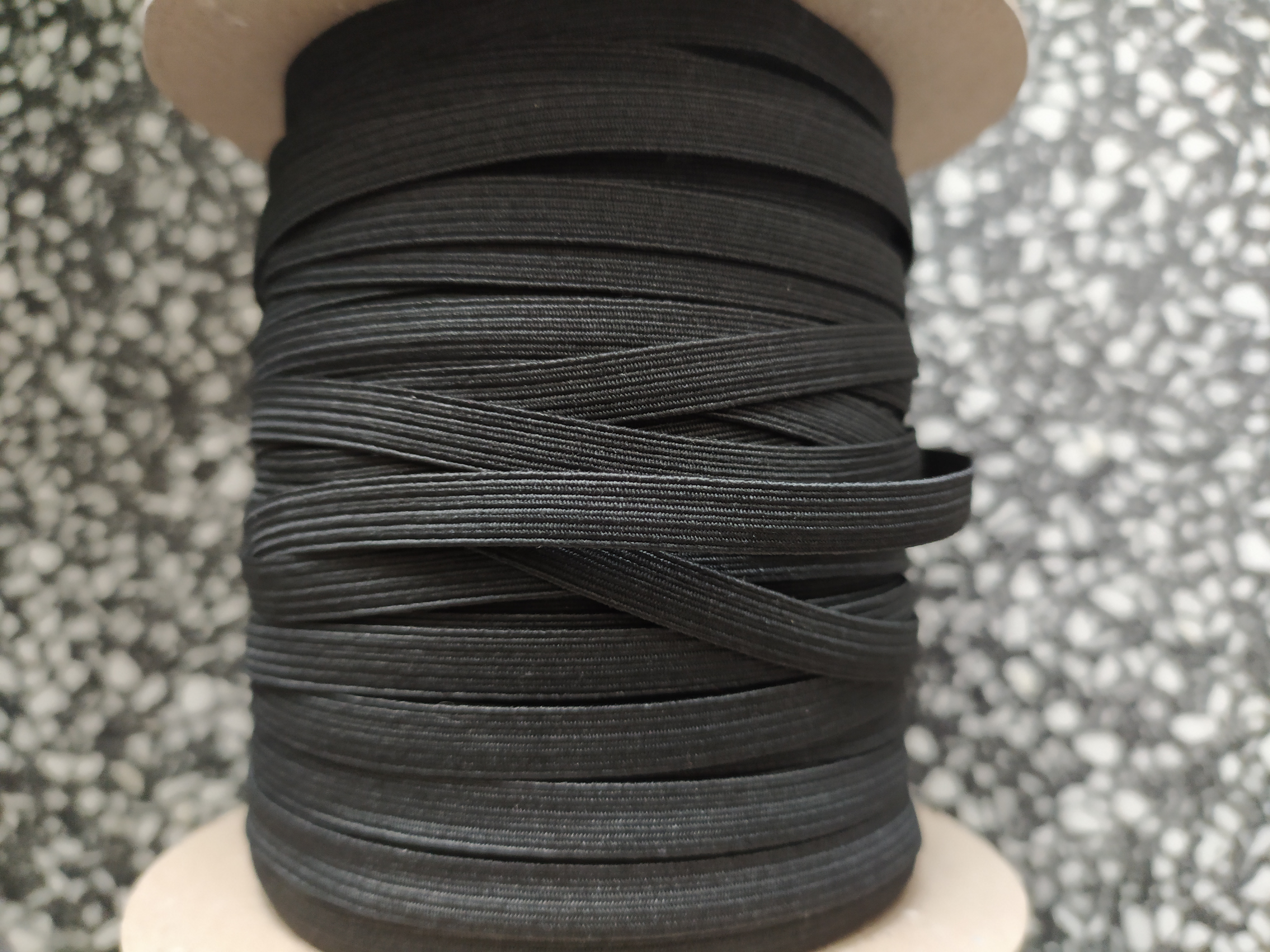 Pruženka líčková 6,6 mm černá