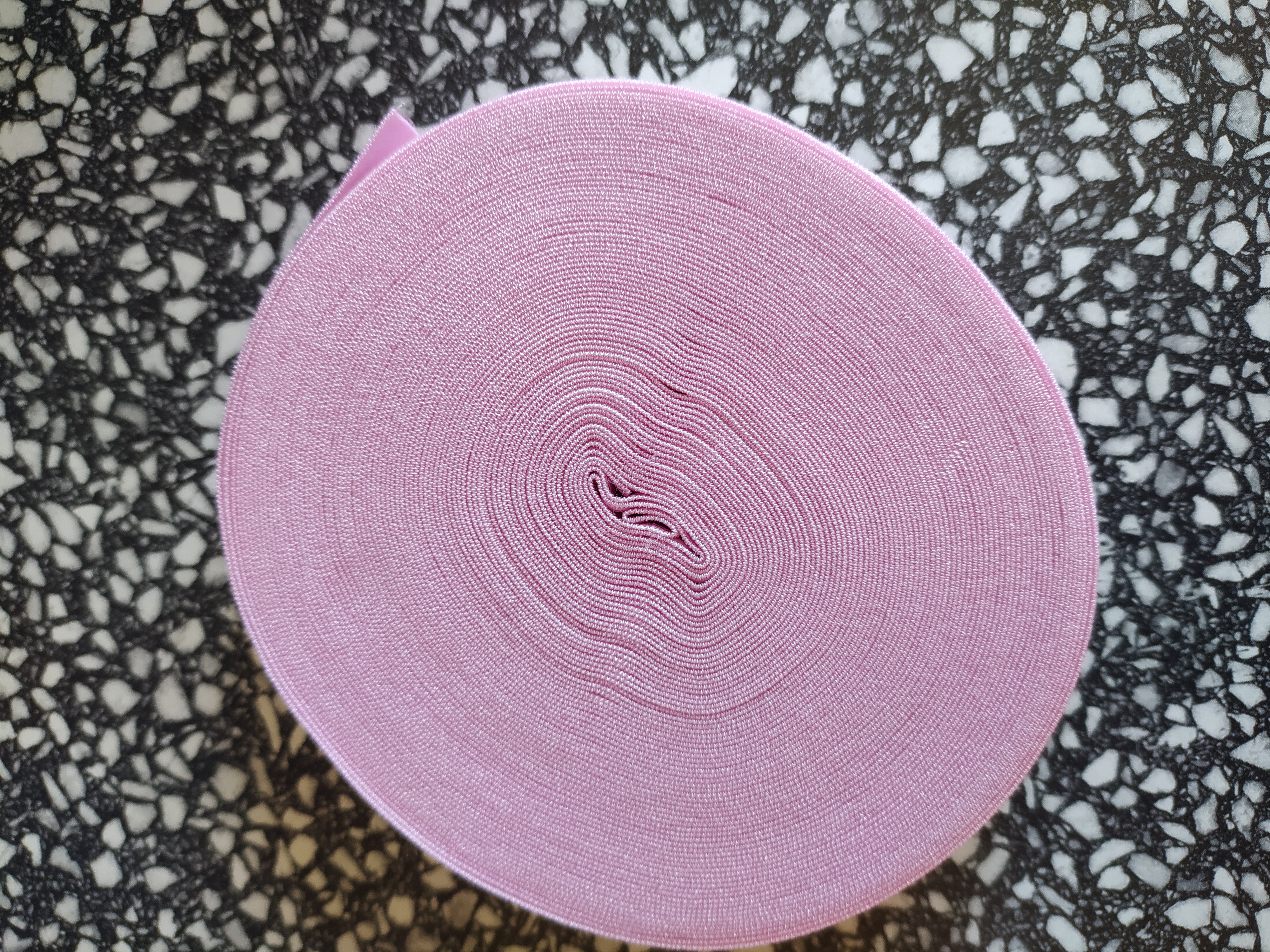 Pruženka lemovací půlená 19 mm světle růžová