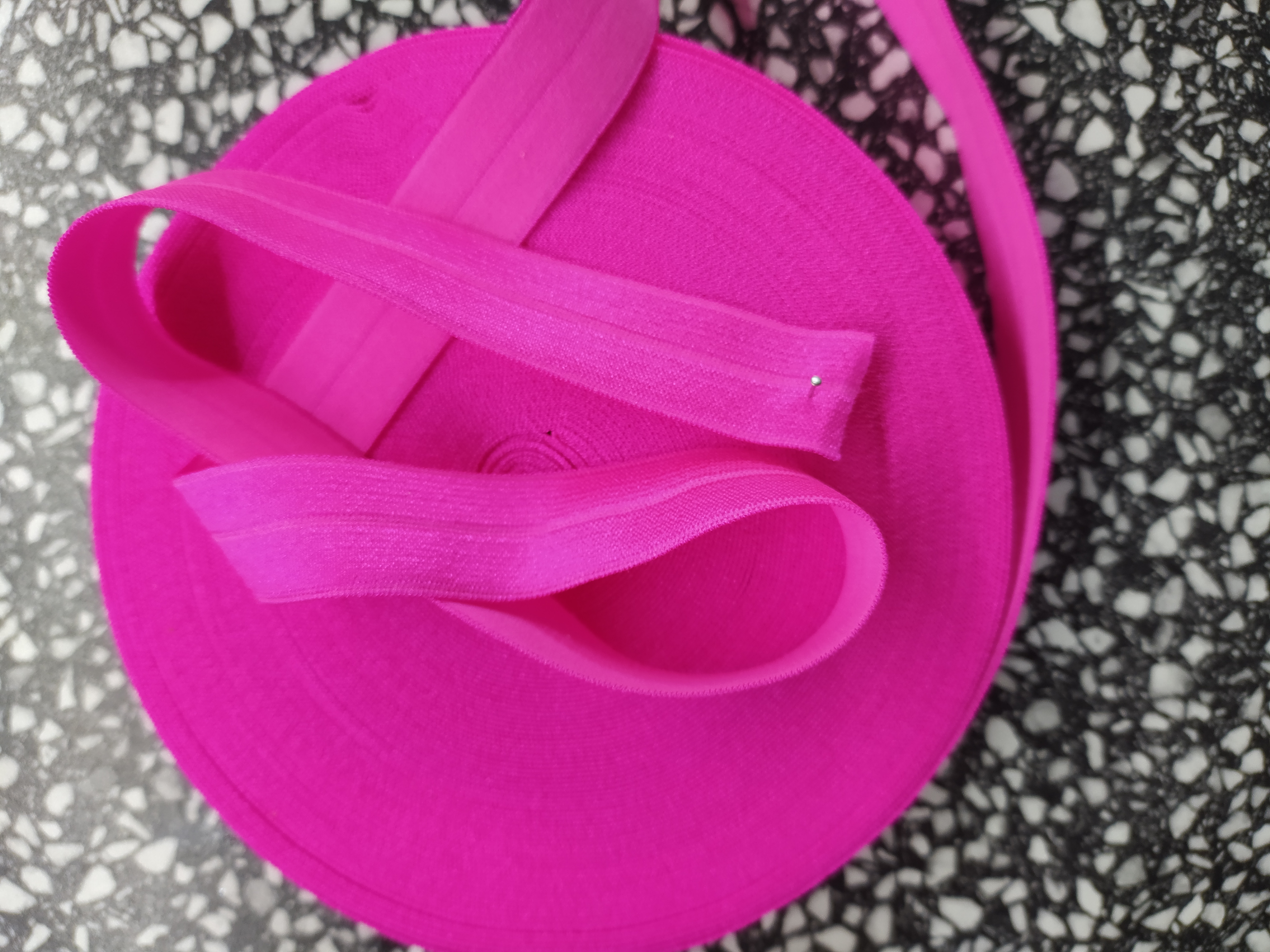 Pruženka lemovací půlená 19 mm Barbie růžová