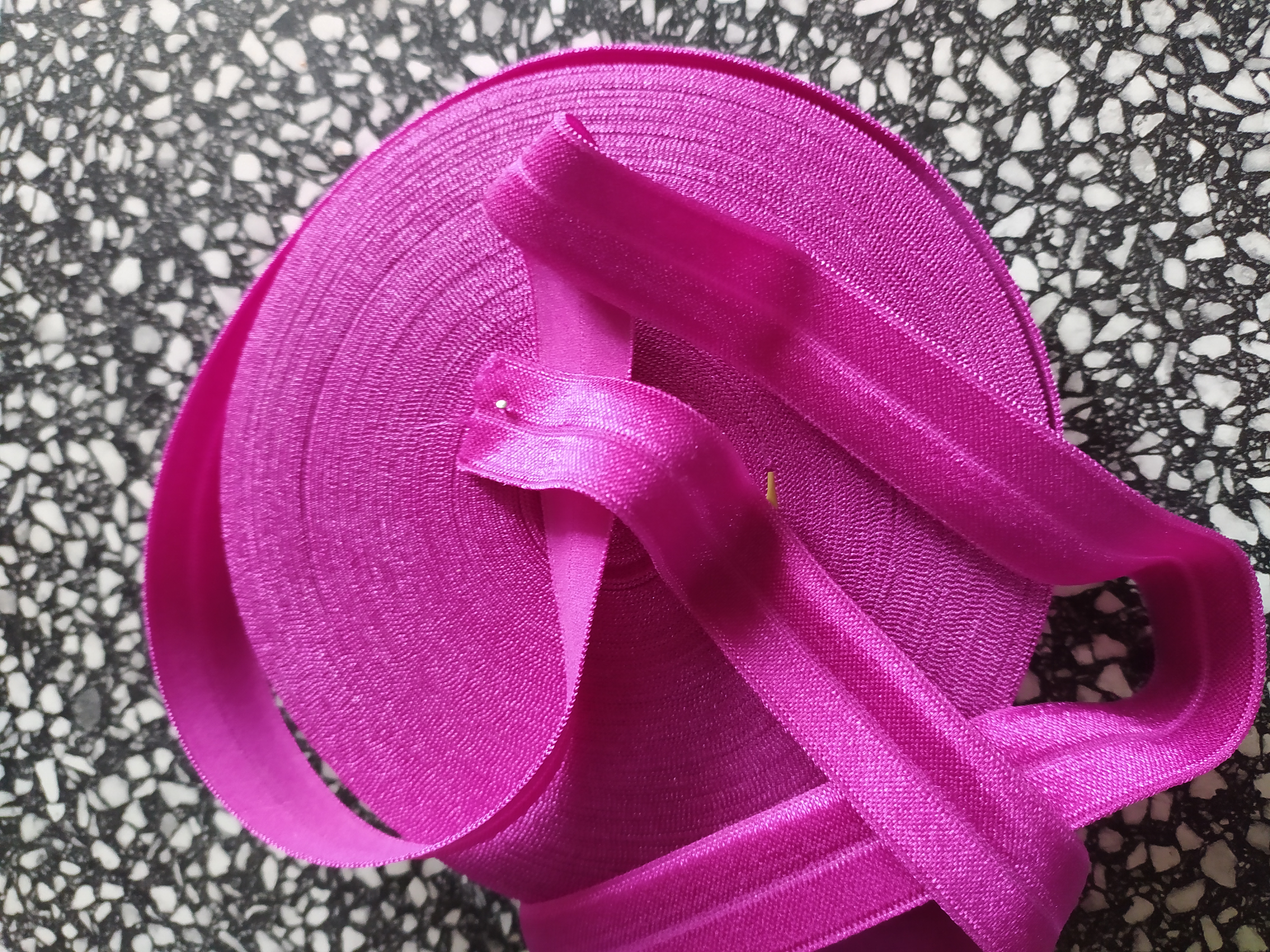 Pruženka lemovací půlená 19 mm cyklámen