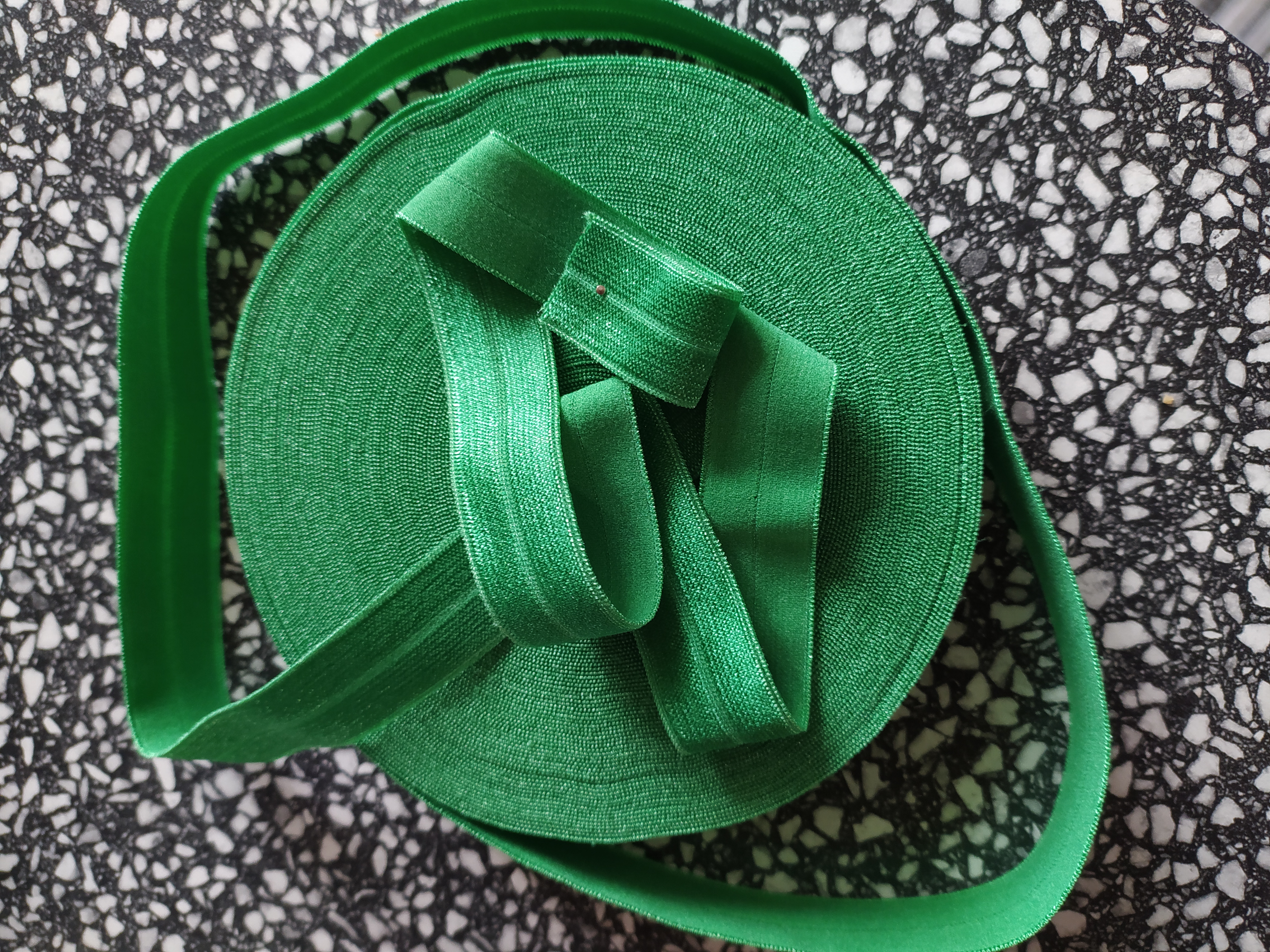 Pruženka lemovací půlená 19 mm zelená