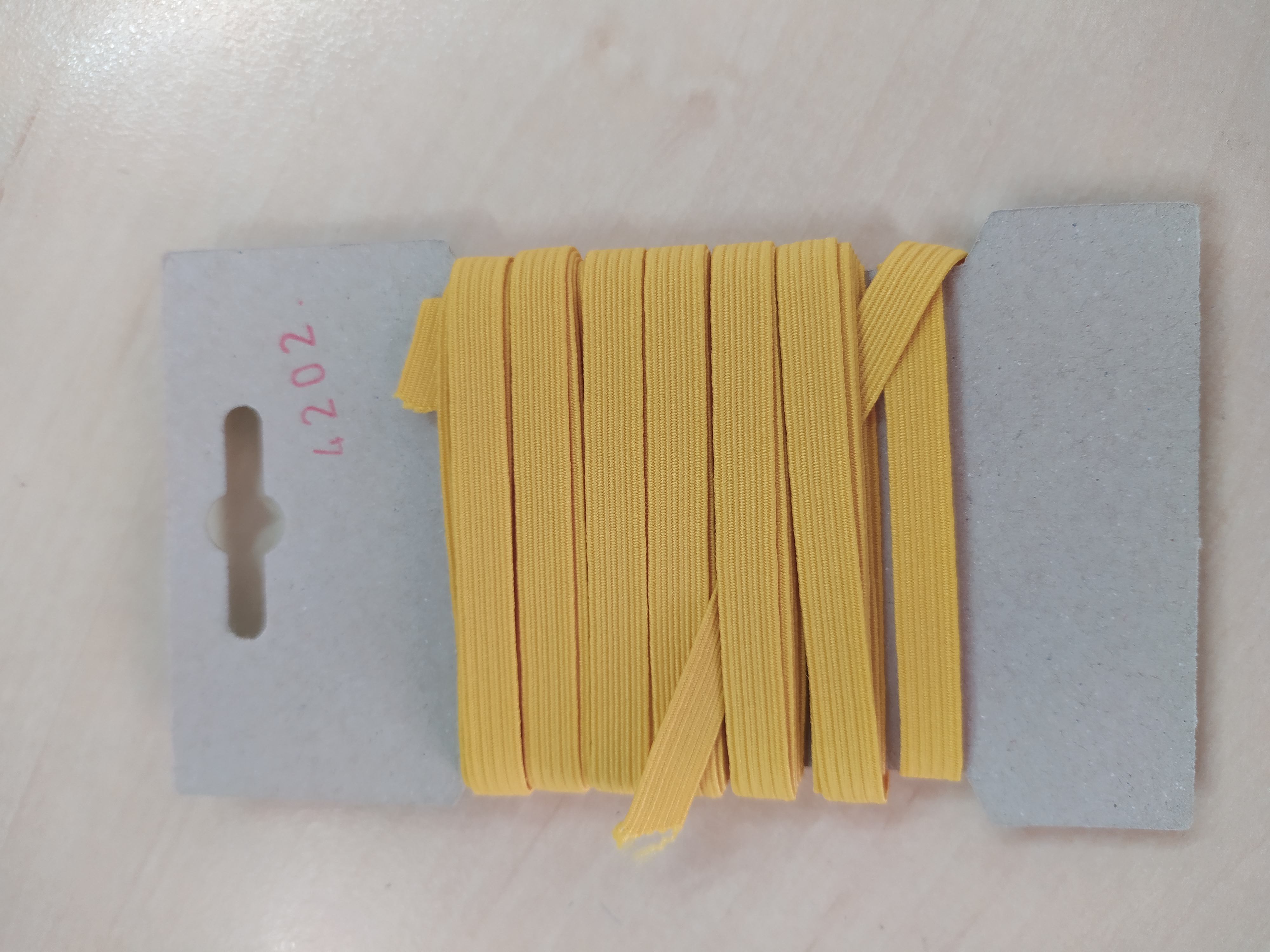 Pruženka 6,6 mm - karta 5 m kanárkově žlutá
