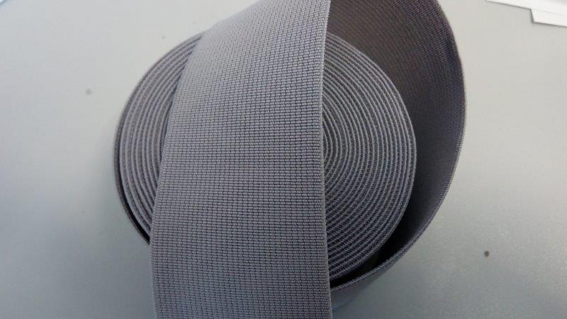 Pruženka plochá 50 mm světle šedá