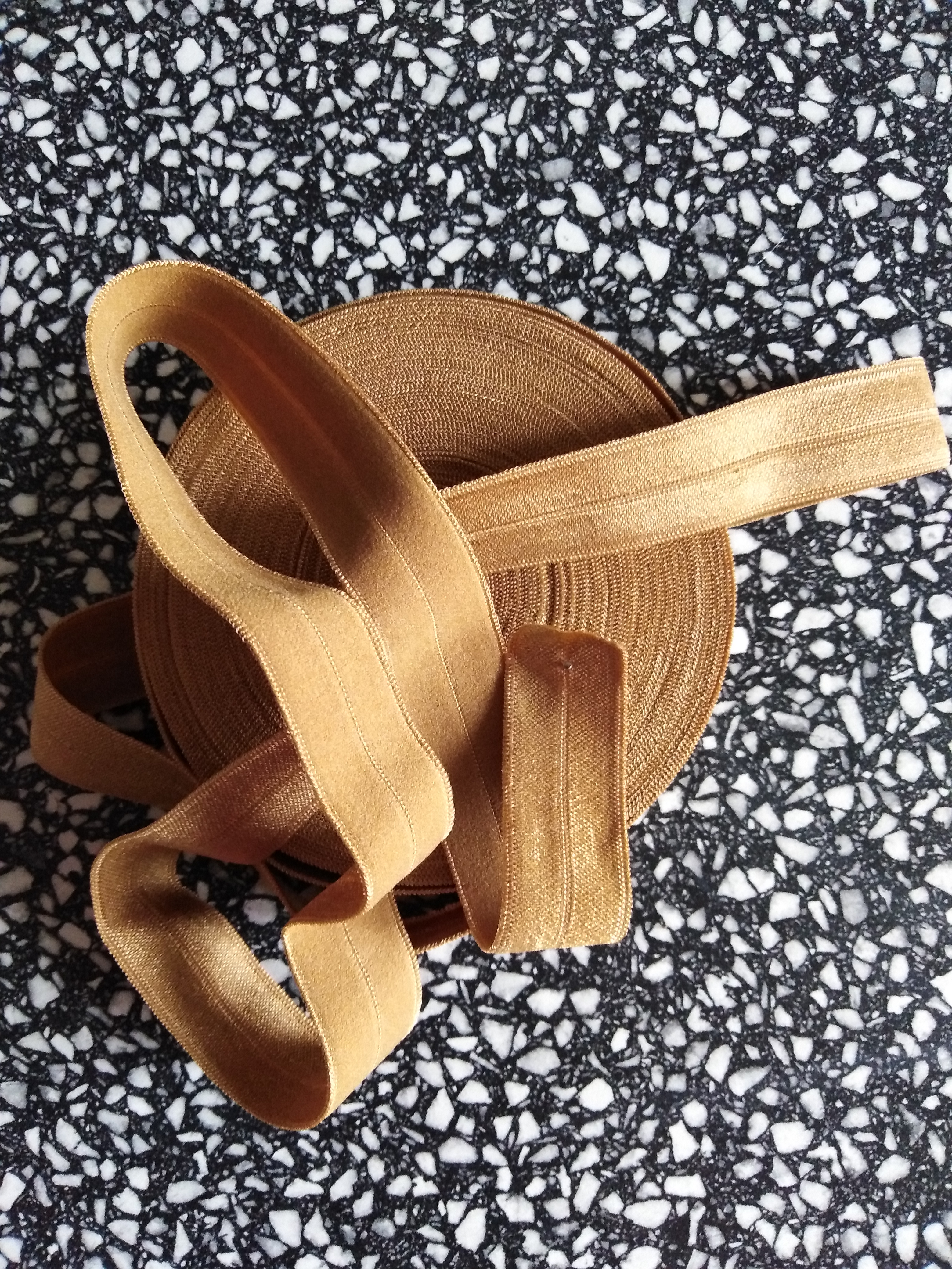 Pruženka lemovací půlená 19 mm zlatá