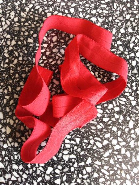 Pruženka lemovací půlená 19 mm červená