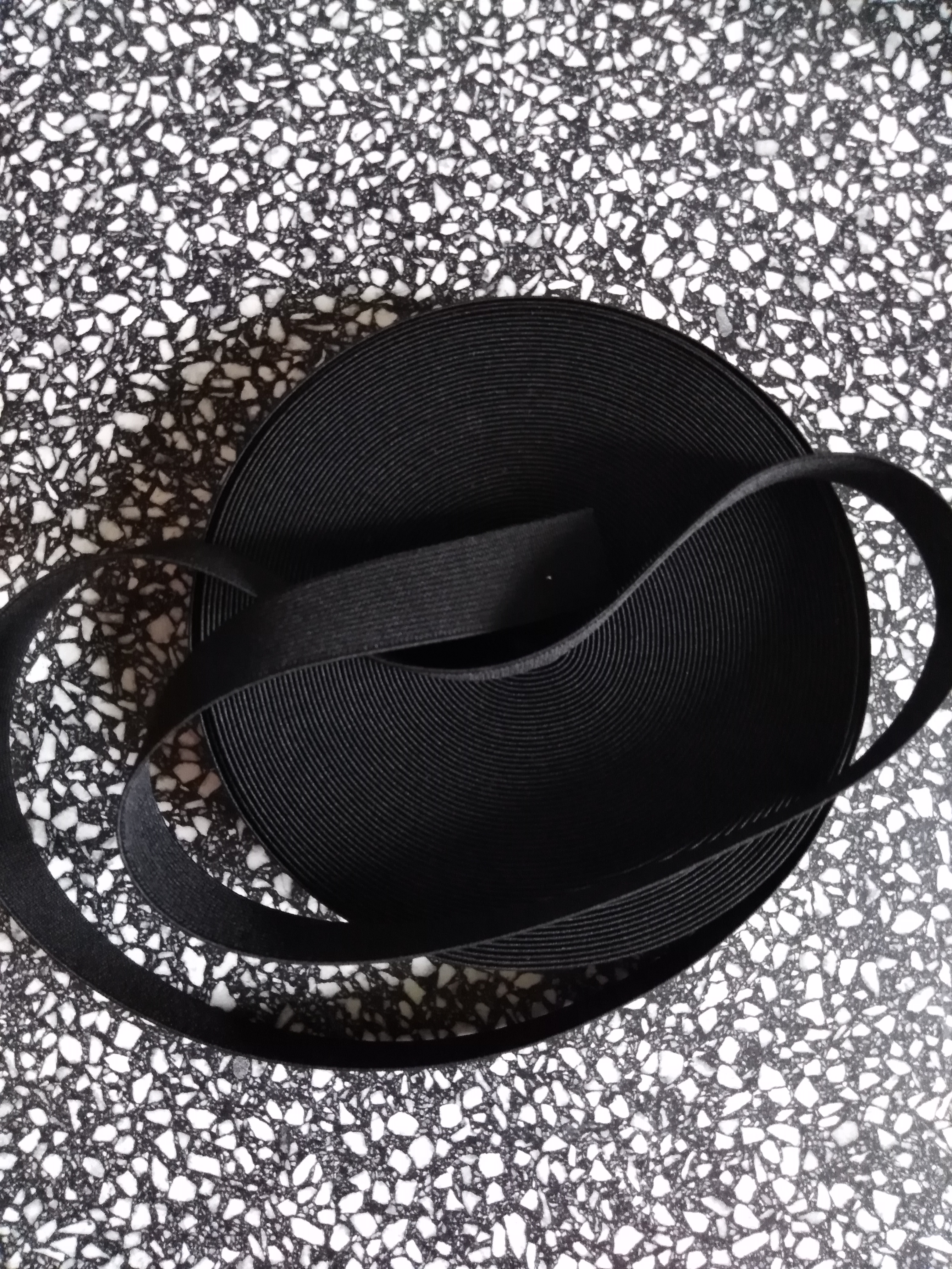 Pruženka plochá 21 mm černá