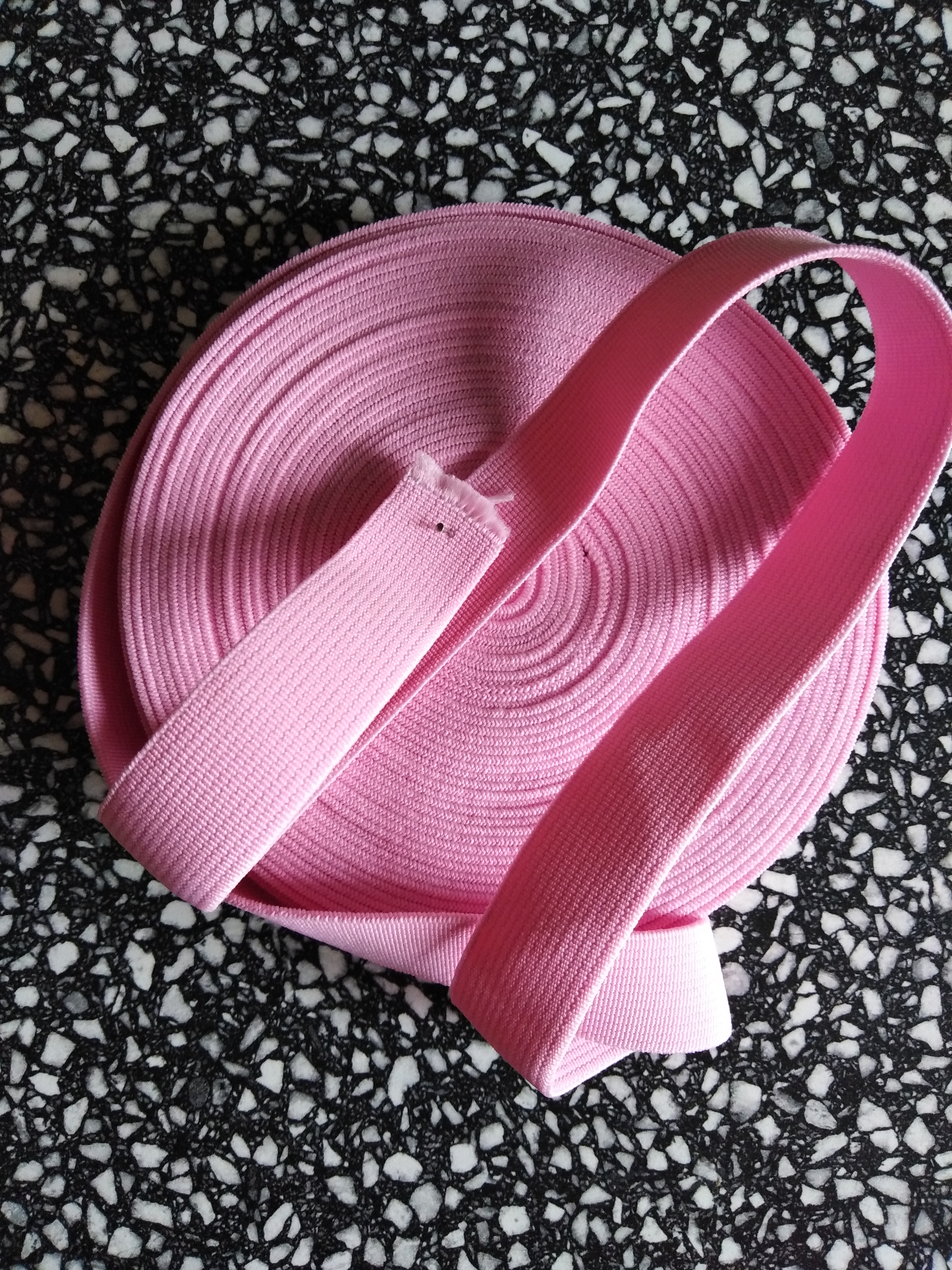 Pruženka plochá 21 mm růžová