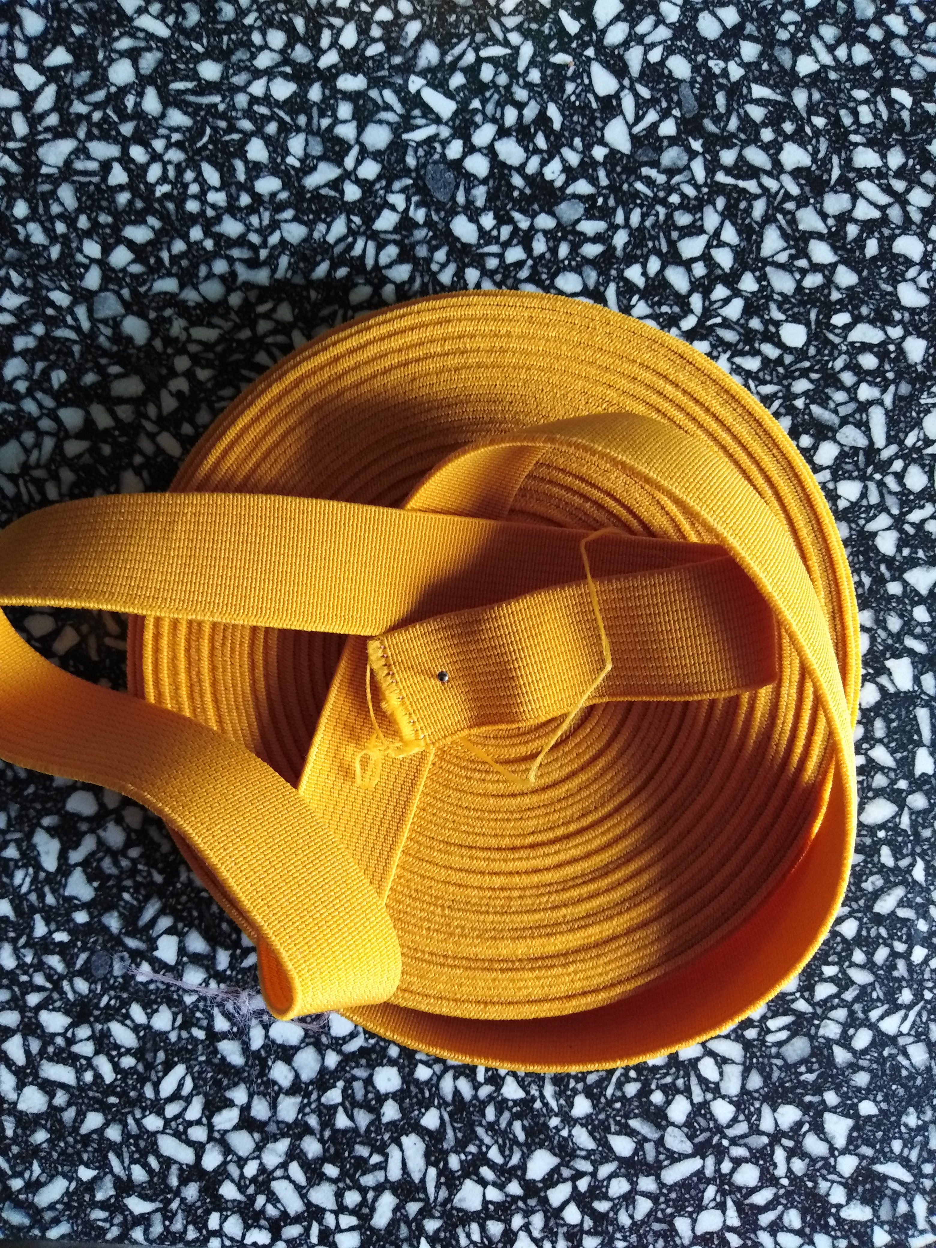 Pruženka plochá 21 mm oranžová