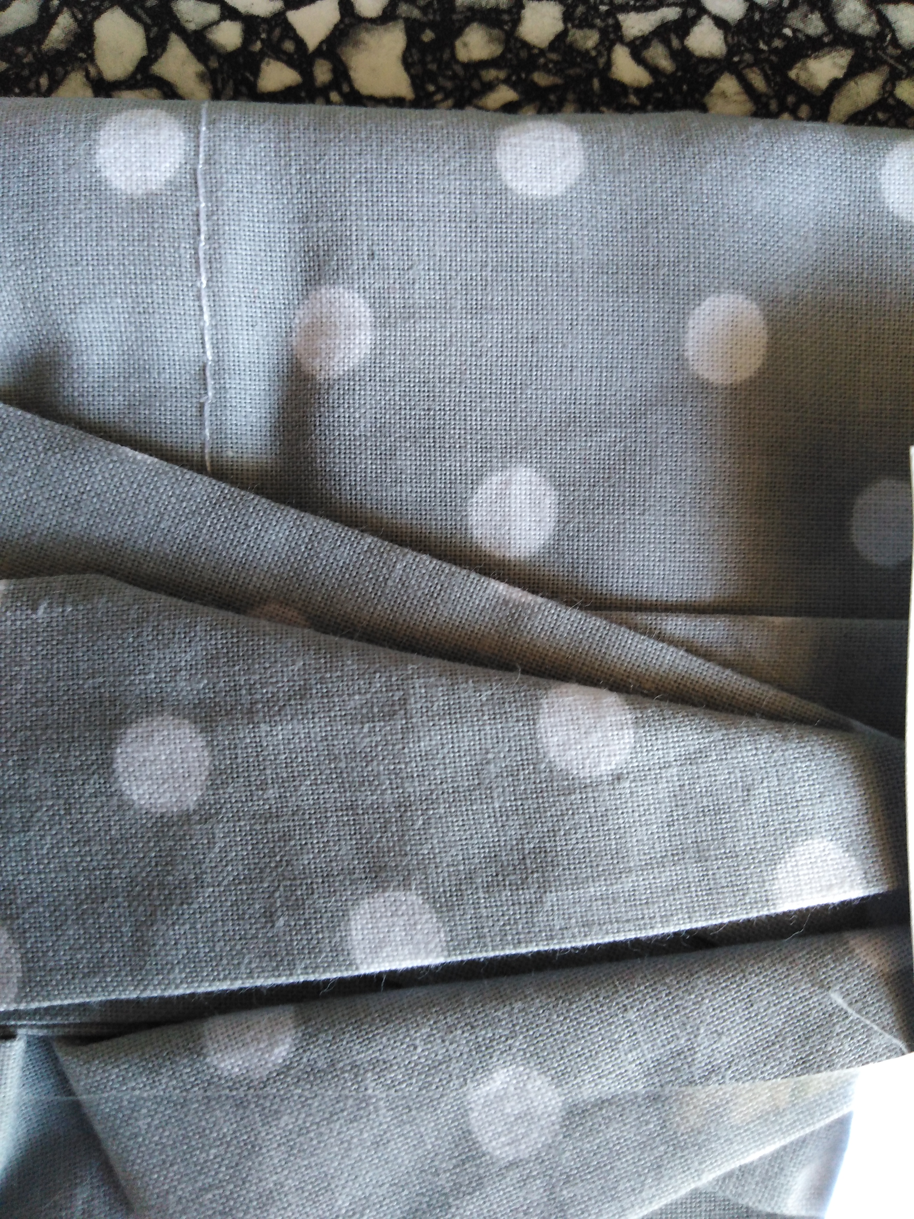 Bavlněný šátek 65 x 65 cm, šedo bílý puntík 5 mm