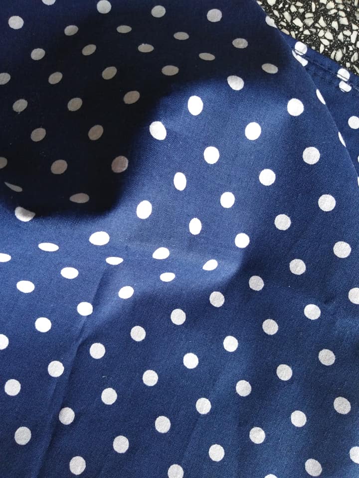 Bavlněný šátek 65 x 65 cm, modro - bílý puntík 7 mm